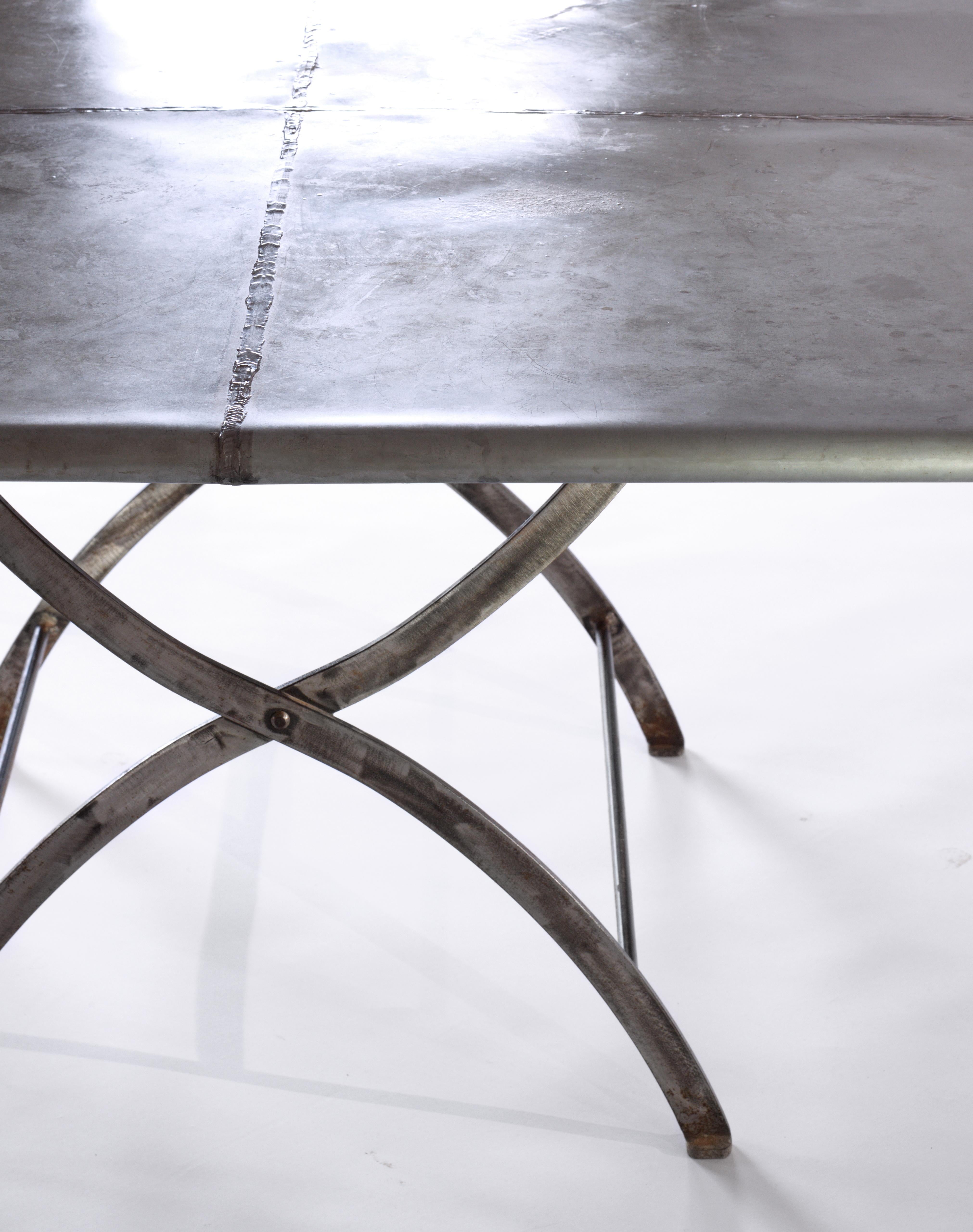 The zinc garden table, a square zinc garden table with steel base.
B.B. - Four welded zinc sheets form a symmetrical cross top. I love the velvety feel of the rounded zinc edges. The legs are in natural steel with transparent