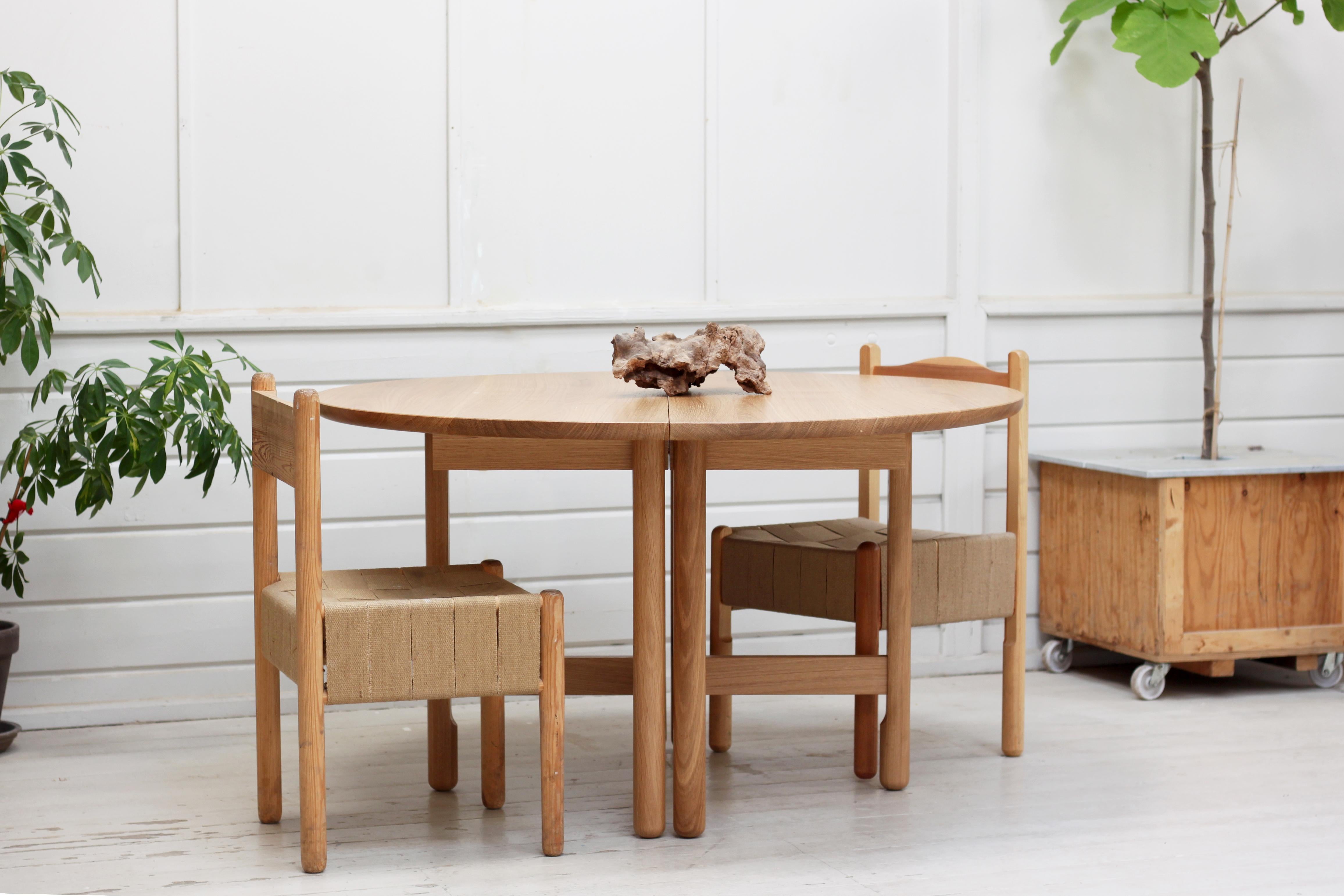 Table de salle à manger Thea, extensible Ø130cm - Chêne peint - par BACD studio en vente 2