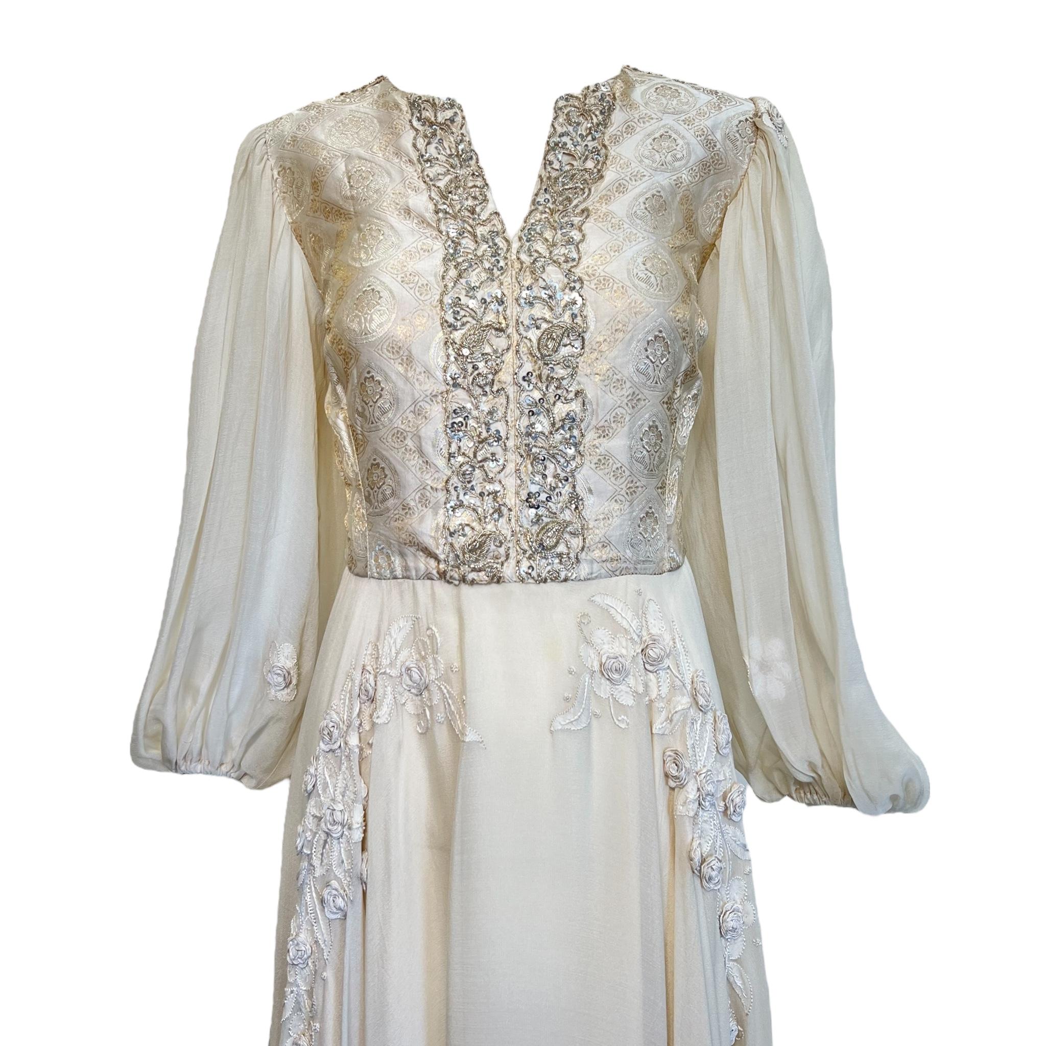 Gris Thea Porter Couture 1970's Cream Bohemian Gown (robe de bohème) en vente