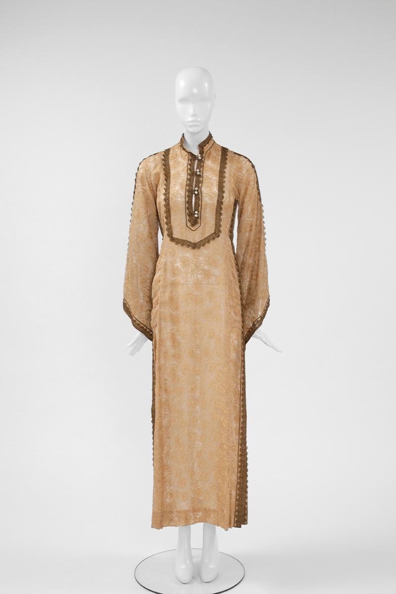 Directly inspired from the Northern Africa traditional “djellaba”, this late 60's - early 70’s Thea Porter caftan is perfect for vacation or summer parties. Made from lightweight nude gazar (feels like silk gauze), this piece is intricately