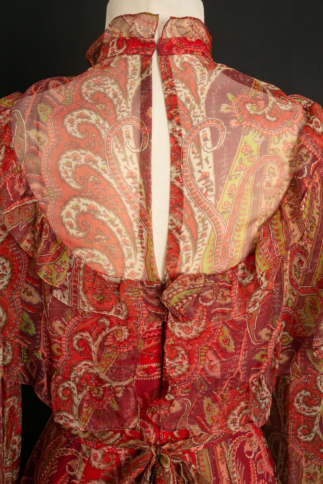 Thea Porter - Robe en mousseline de soie imprimée avec cachemire en vente 1