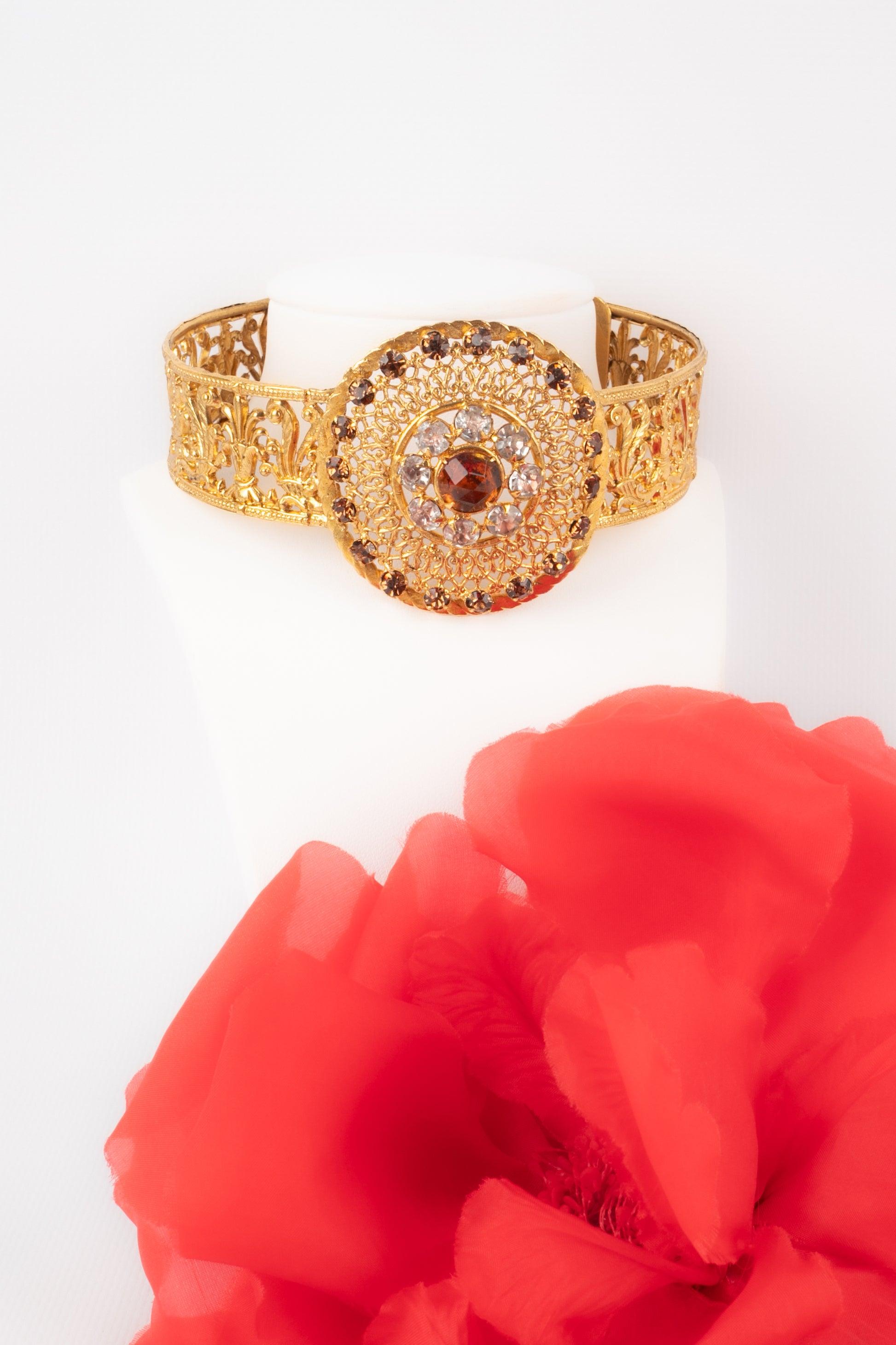 Theater Drama Golden Metal Openwork Head Jewelry, 1930s For Sale 3