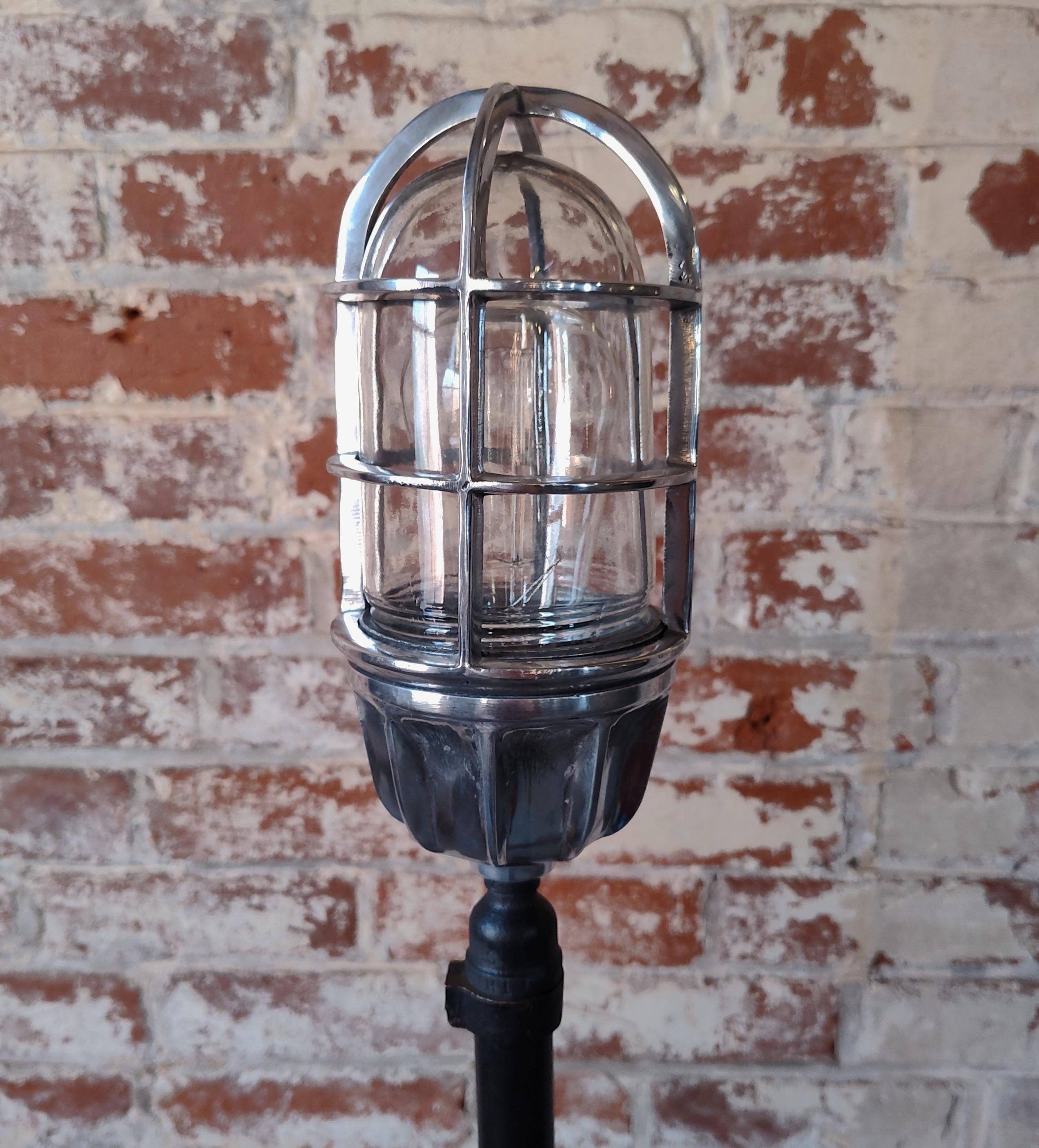 Theater Ghost Light / Floor Lamp In Good Condition For Sale In Oakville, CT