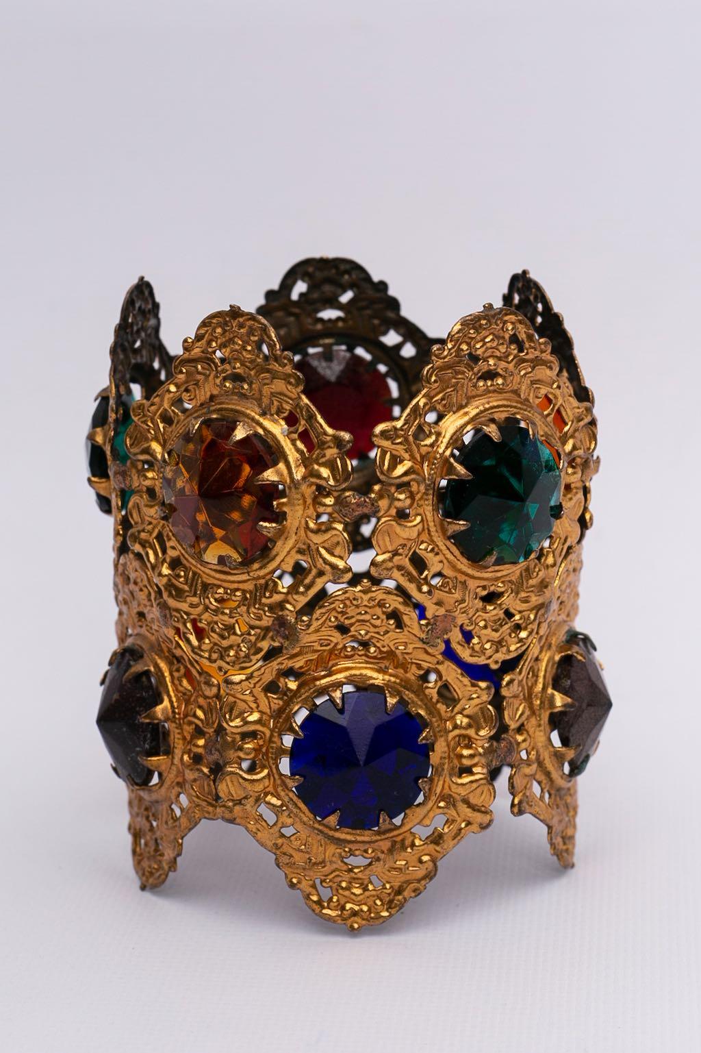Theater Golden Cuff Bracelet, Circa 1920-1930's In Excellent Condition For Sale In SAINT-OUEN-SUR-SEINE, FR