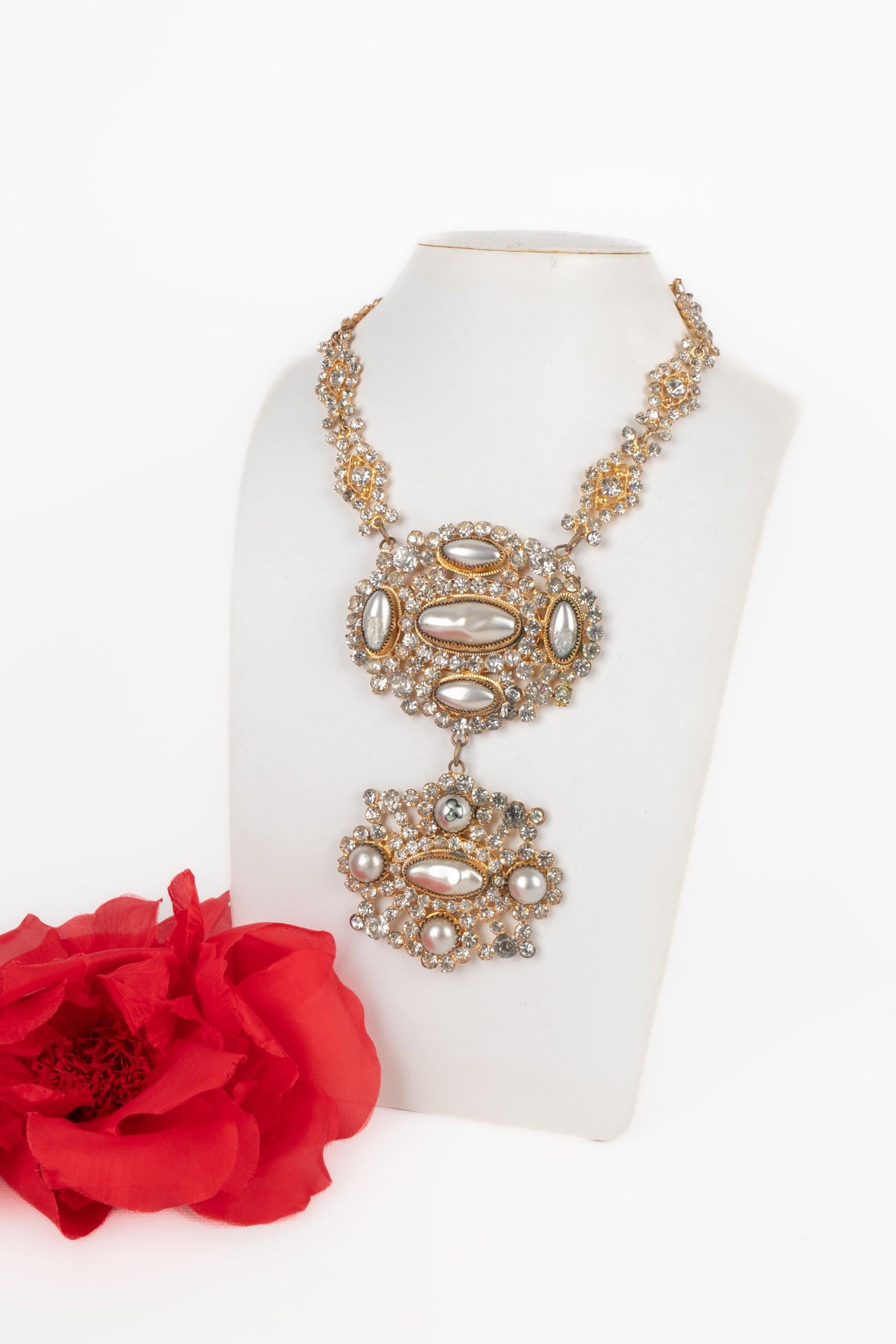 Collar Teatro Drama Metal Dorado con Pedrería en venta 4