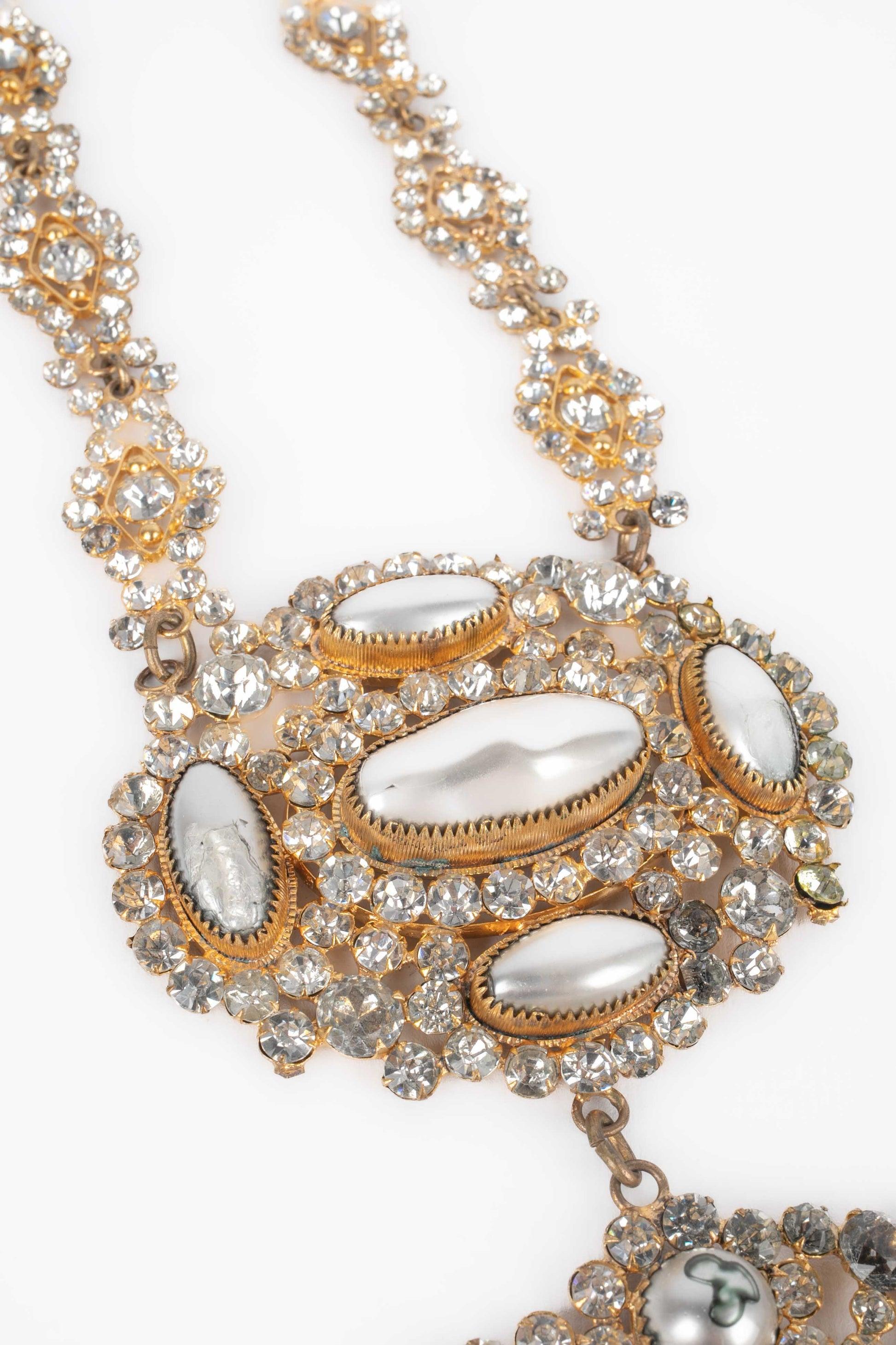 Collar Teatro Drama Metal Dorado con Pedrería en venta 1