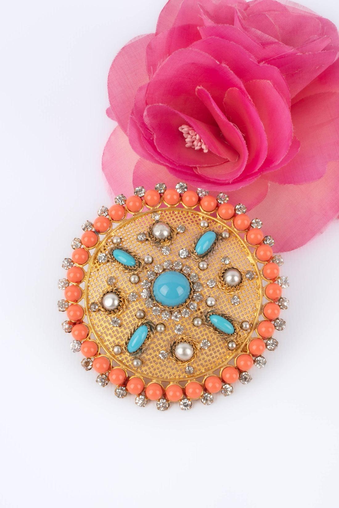 Theater Golden Metal Openwork Circular Drama Brooch For Sale 3
