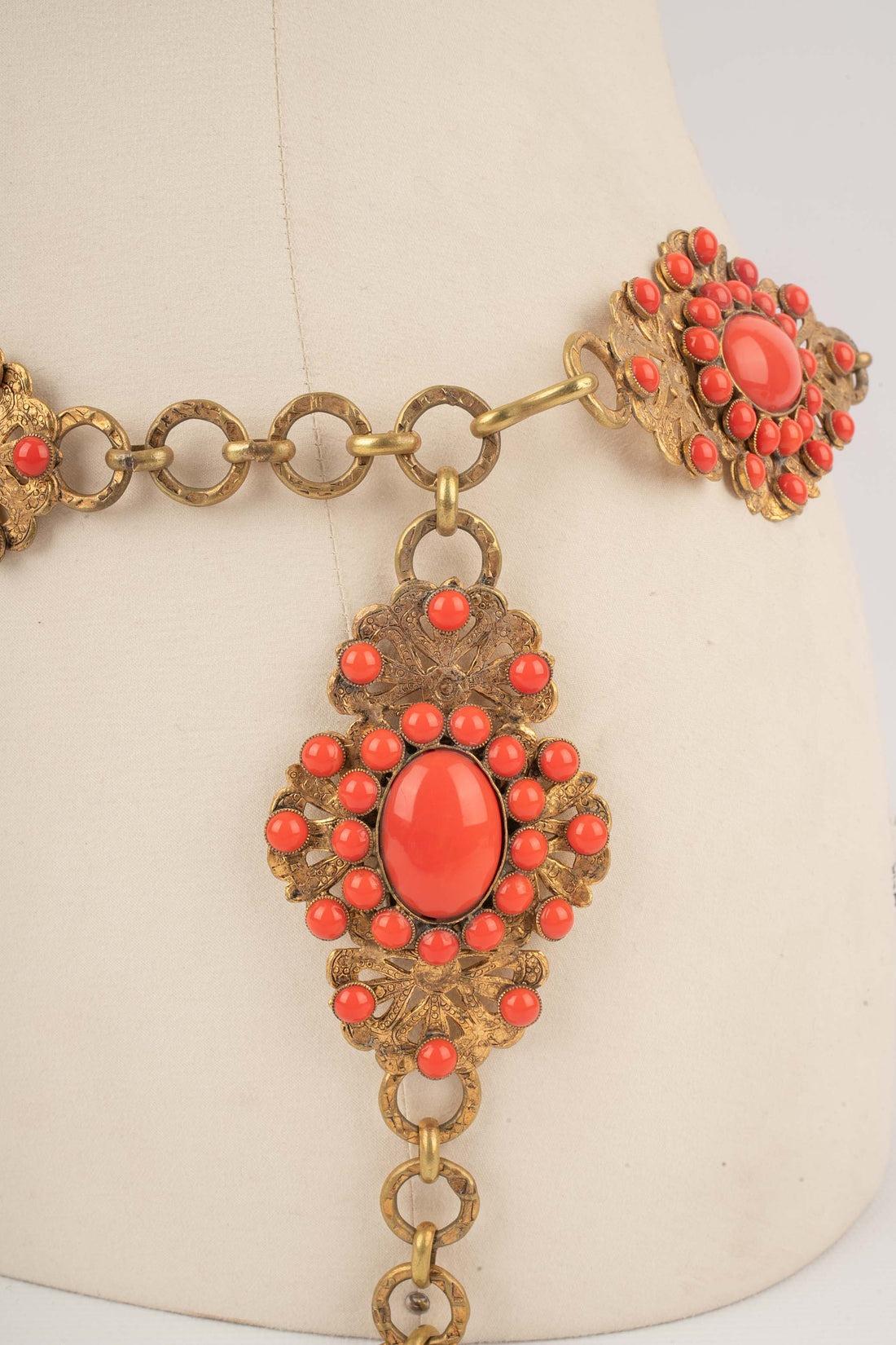 Theater Golden Metal Openwork Drama Belt with Orange Glass Paste In Good Condition For Sale In SAINT-OUEN-SUR-SEINE, FR