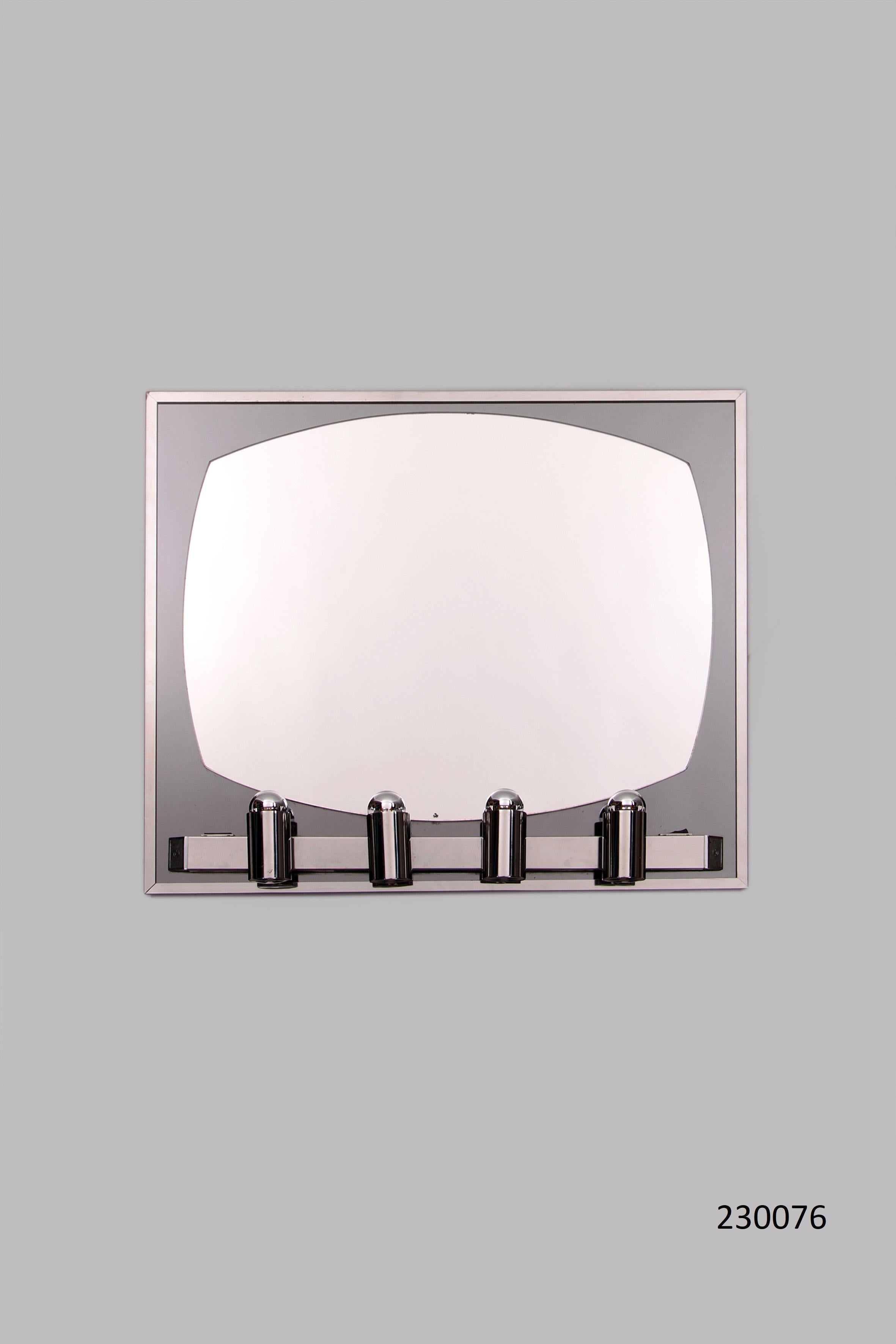 Makeup enthusiasts around the world have fallen in love with its timeless elegance, contemporary luxury features and Hollywood glamour.

This is a make-up mirror from the 1960s, used in a theater, it stood there at an angle on a table against the
