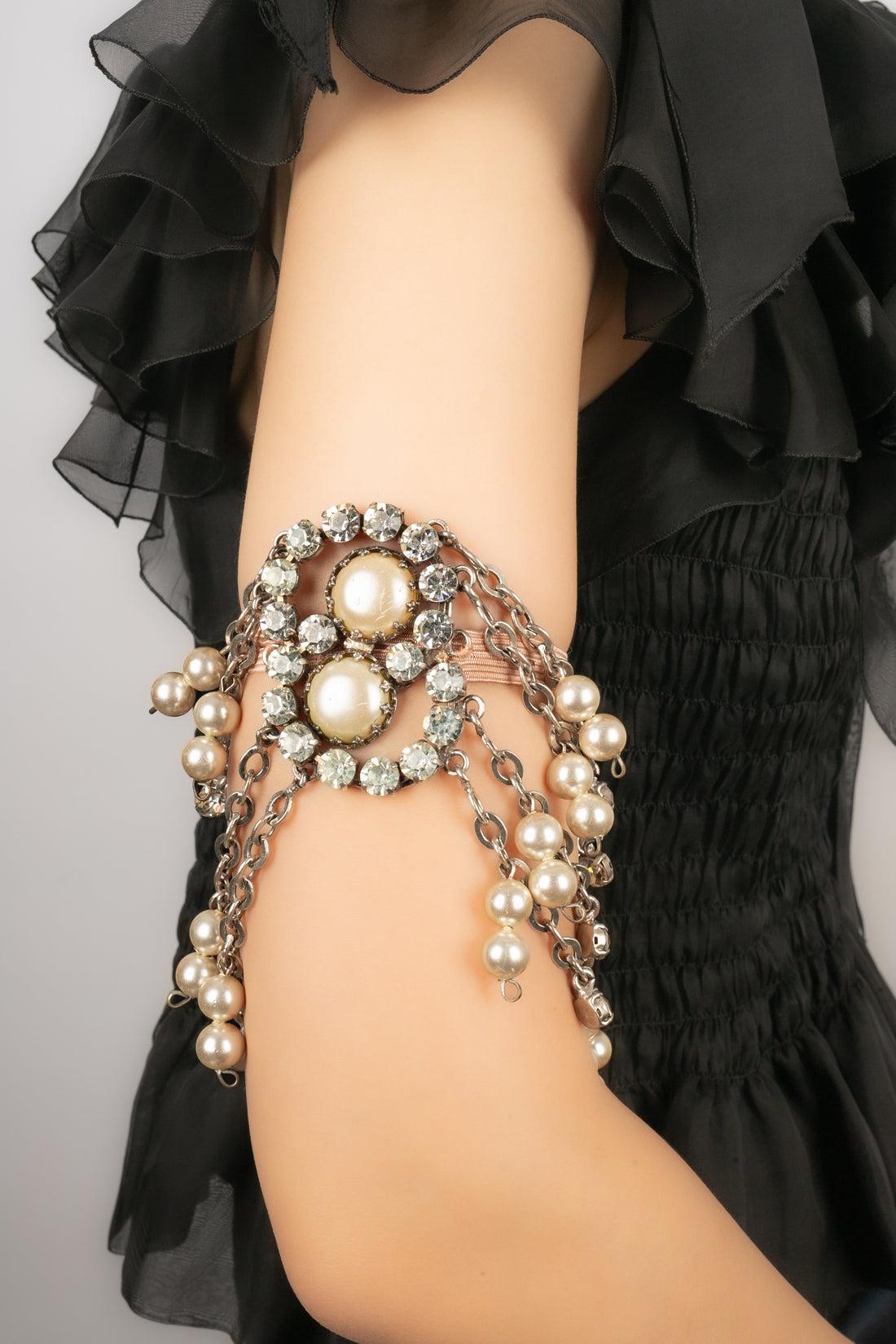 Theater Silvery Metal Drama Arm Bracelet with Rhinestones and Pearls, 1920s For Sale 2