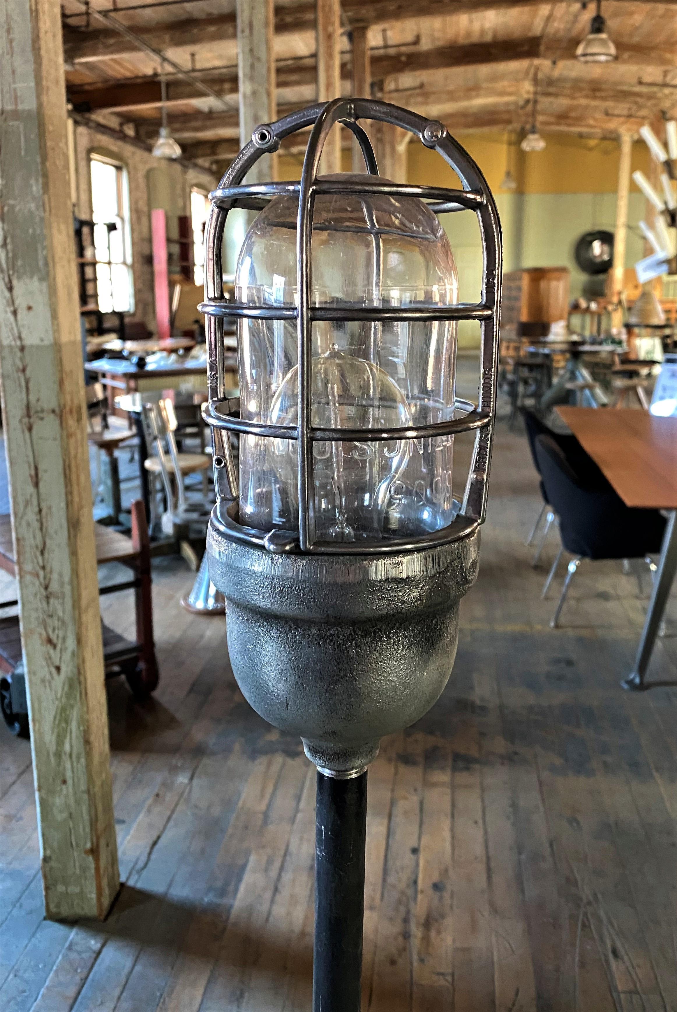 Ghost light
Overall dimensions: 19
