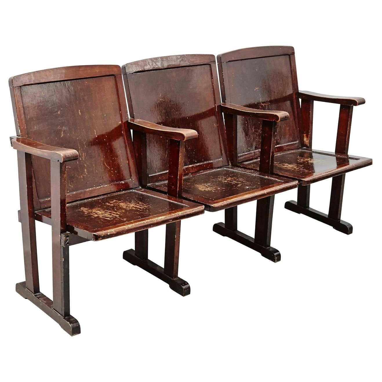 Theater Wooden Bench, circa 1920 In Good Condition For Sale In Barcelona, Barcelona