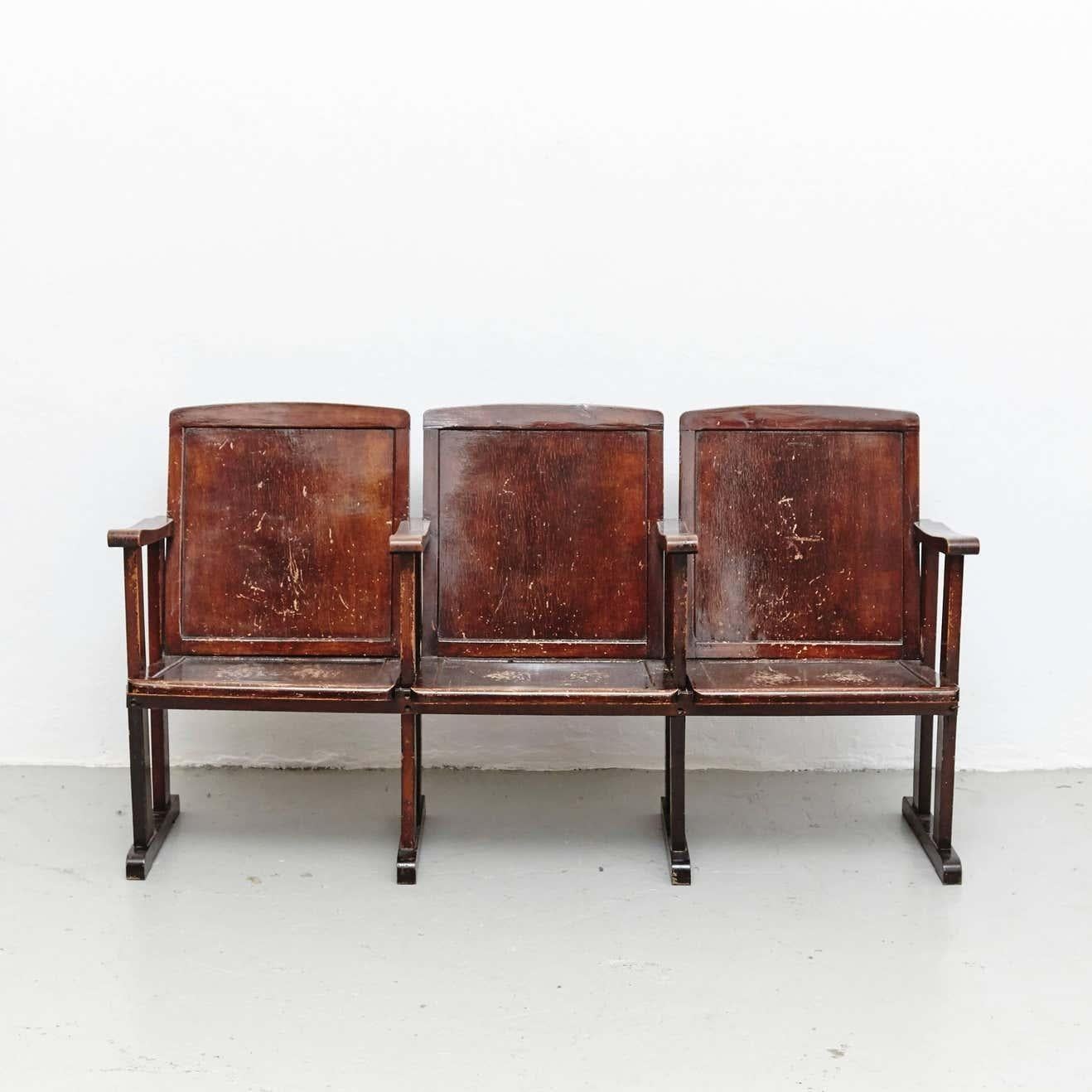 Début du 20ème siècle Banc en bois de théâtre, datant d'environ 1920 en vente