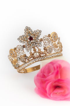 Theatre crown