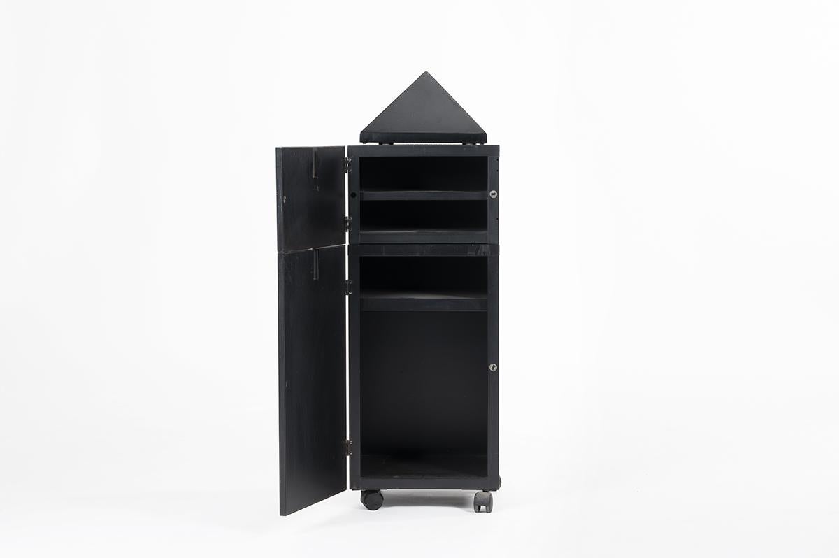 Cabinet designed by Philippe Starck for XO in 1984
Theatre du monde model
3 independent blocks in black lacquered metal
4 wheels