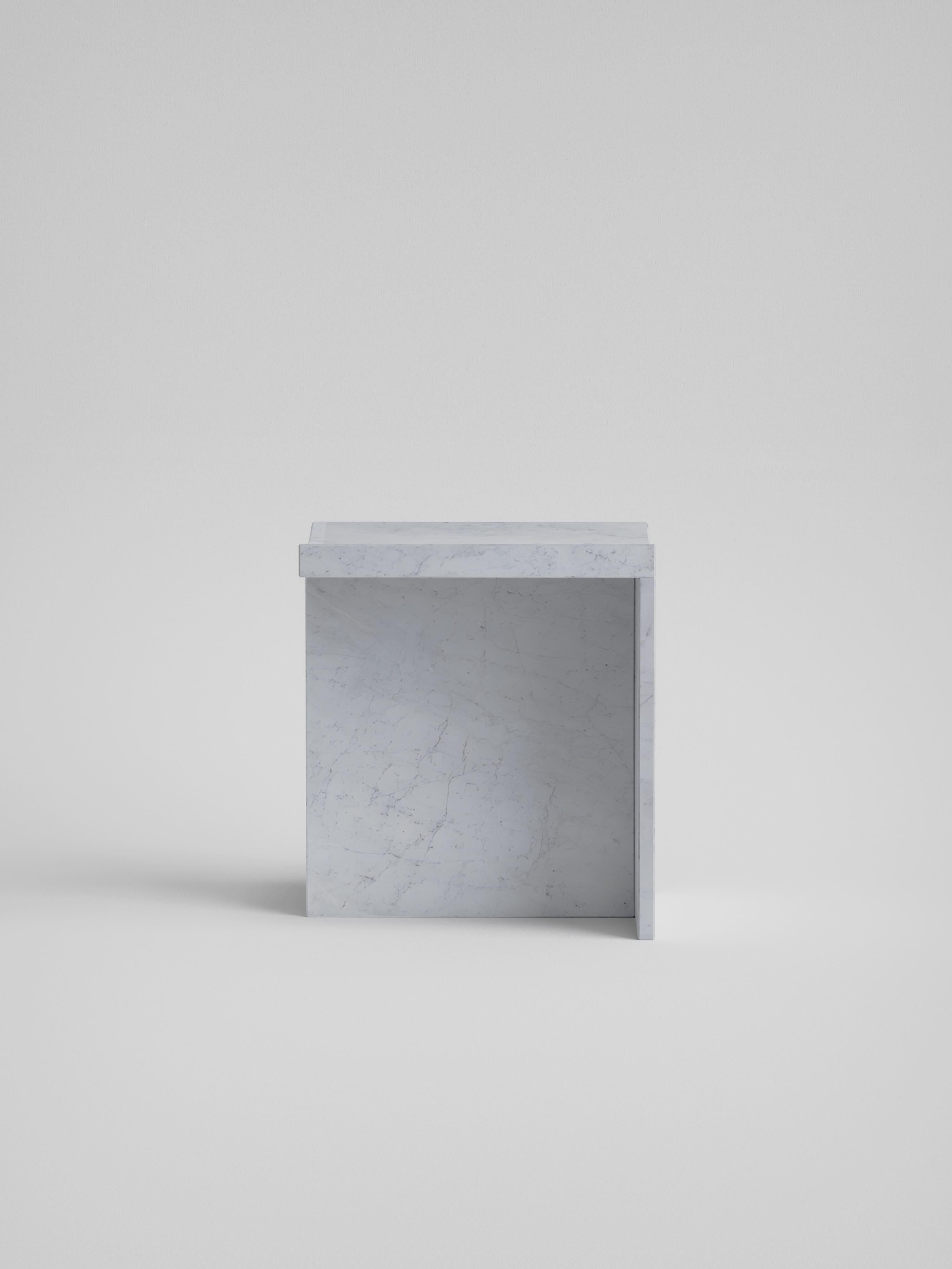 Intagliato Thebes - Carrara White Marble Contemporary Stool Designed by McGannon Saad in vendita