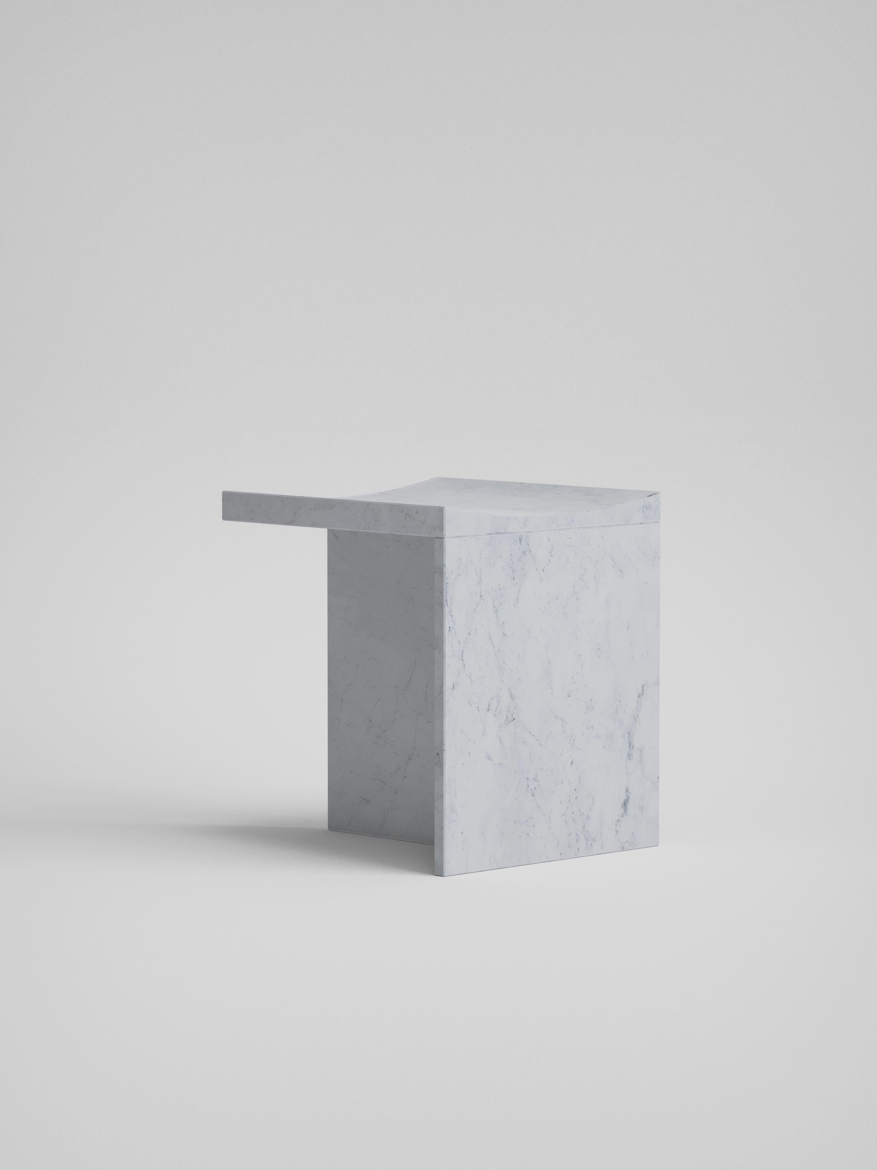Thebes - Carrara White Marble Contemporary Stool Designed by McGannon Saad In condizioni Nuovo in vendita a Cologna Veneta, IT