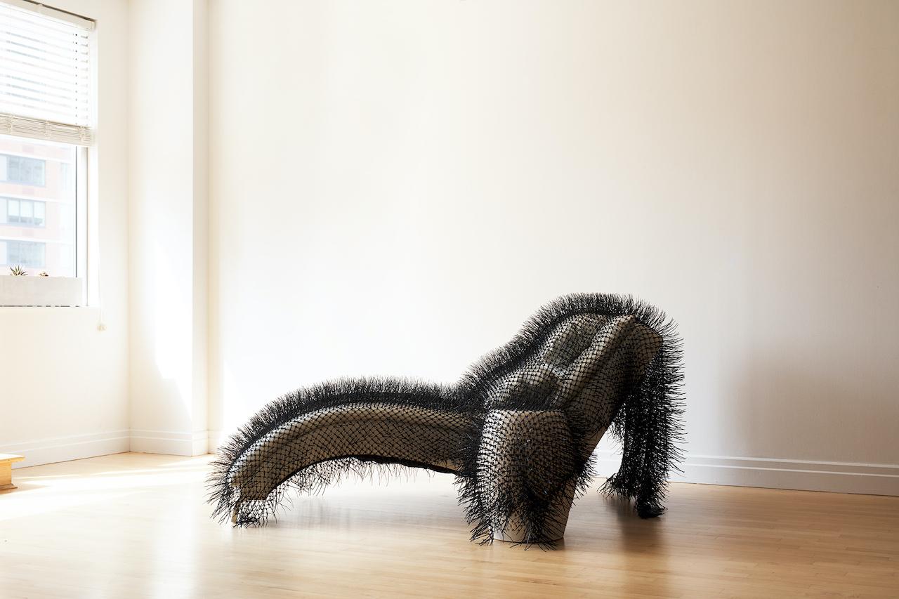 Scultura di grandi dimensioni: "Blackty Black Blanket".