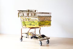 Sculpture à grande échelle : "Caution Cart" (chariot à bagages émotionnels) 