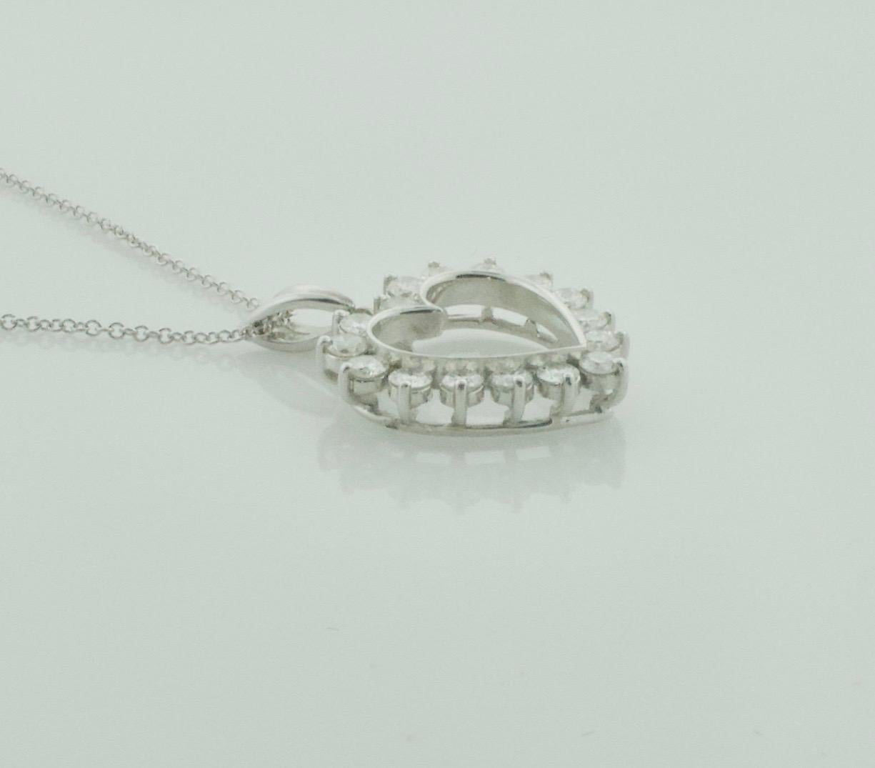 Taille ronde Thee Classic Diamond Heart Pendentif sur chaîne de 1,75 carat, c. 1960 en vente