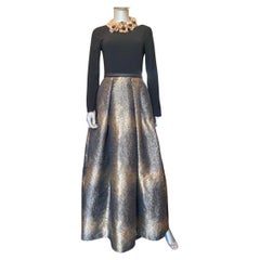 Theia Glamour - Vestito da sera nero a maniche lunghe con gonna intera irridescente Taglia 4