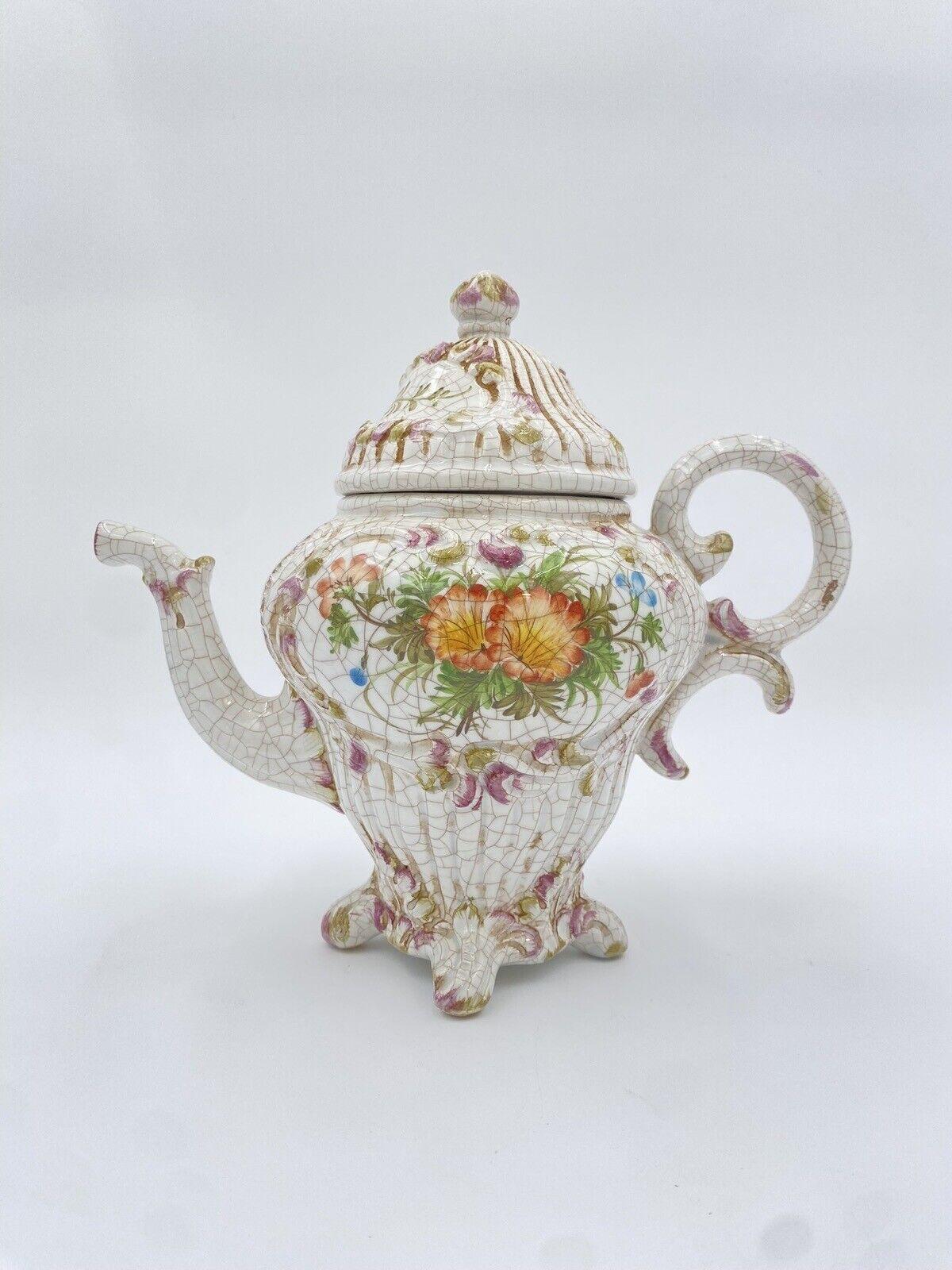 Theiera in Ceramica Primi del ‘900 Antica Nove di Bassano.

Considerando oltre il secolo di età, è in ottime condizioni conservative, non vi è alcun difetto estetico o strutturale da segnalare, solo lievi ed ovvi segni del tempo presenti. (Vedi