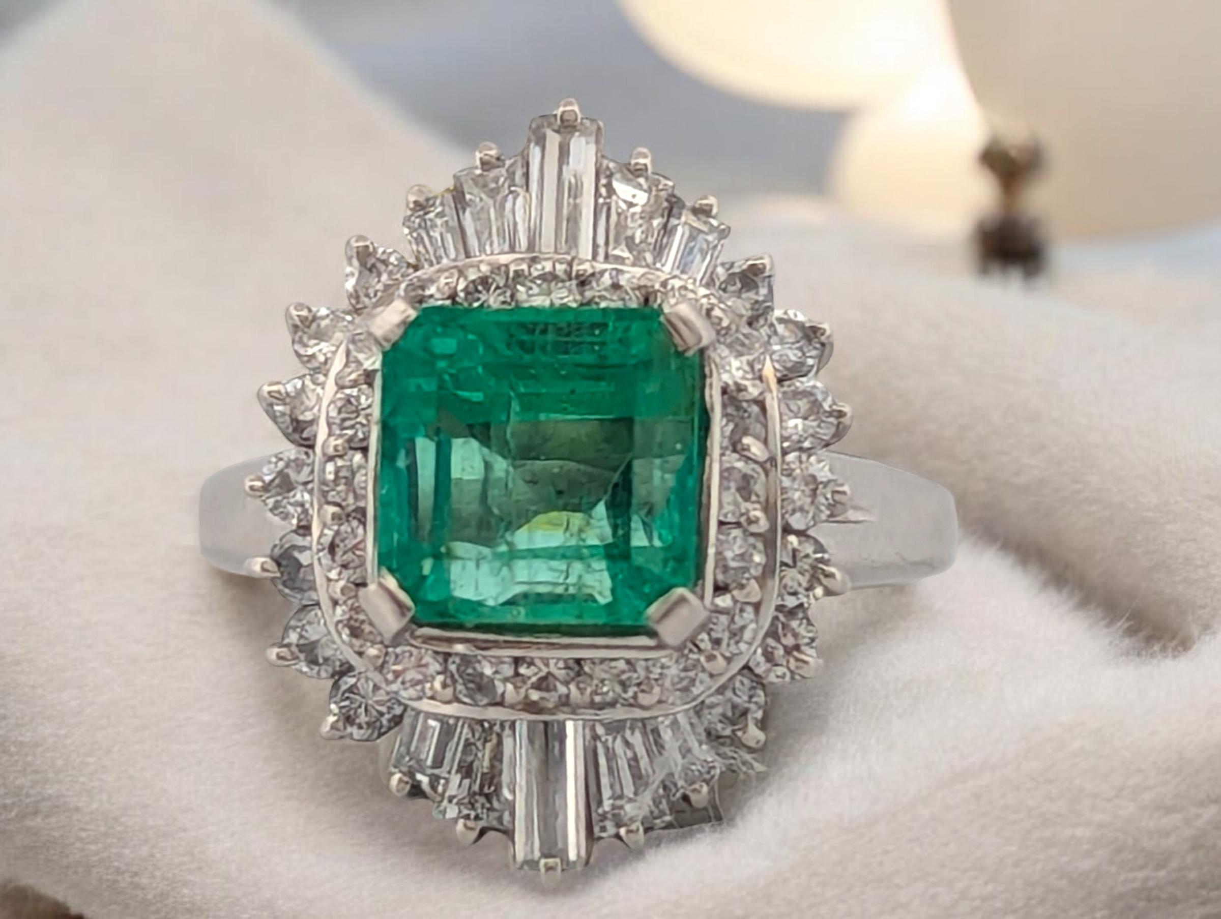 Women's Thekla  Platinum Ring With 2.52 CT GIA Certified Natural Colombian Emerald For Sale