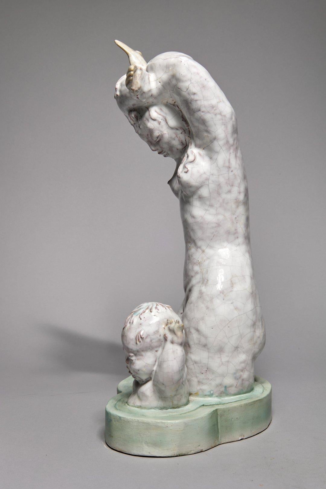 Frau mit Kind, Keramik des frühen 20. Jahrhunderts, Künstlerin der Cleveland School, weibliche Künstlerin – Sculpture von Thelma Frazier Winter