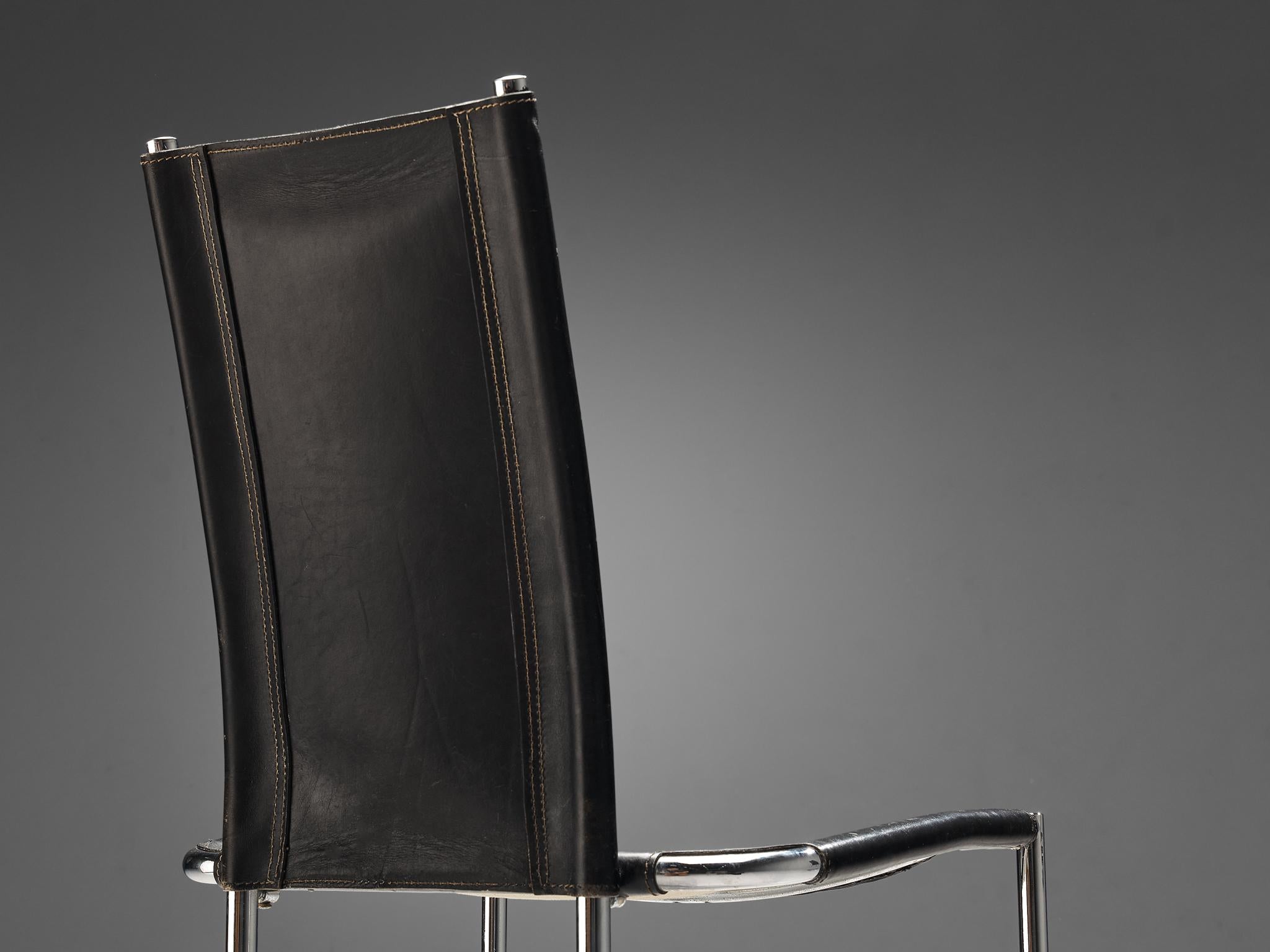 Thema Italy Ensemble de six chaises de salle à manger en acier tubulaire et cuir noir  en vente 4