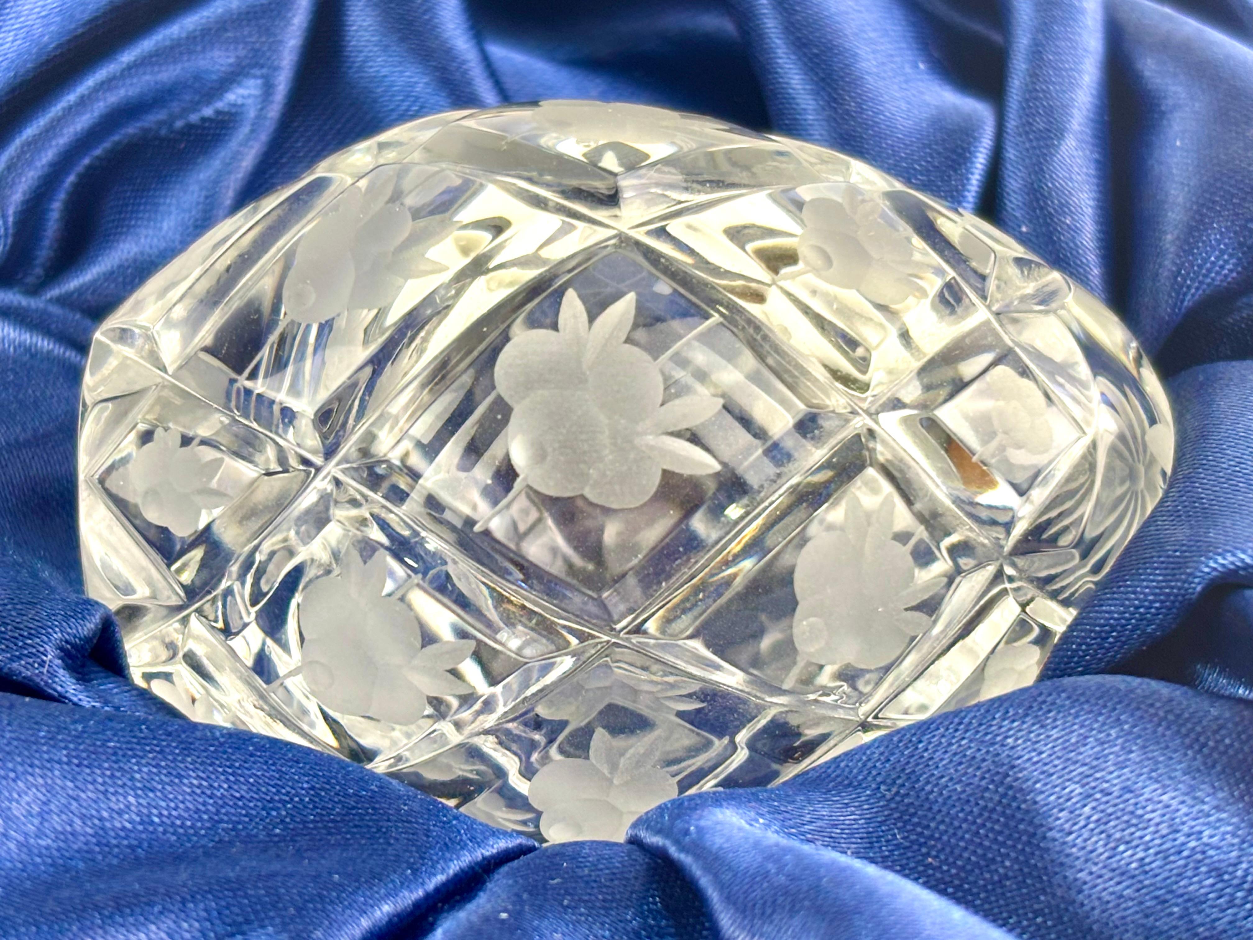 Fabergé - Huevo de cristal de roca y bronce -  Con certificado y caja original For Sale 3