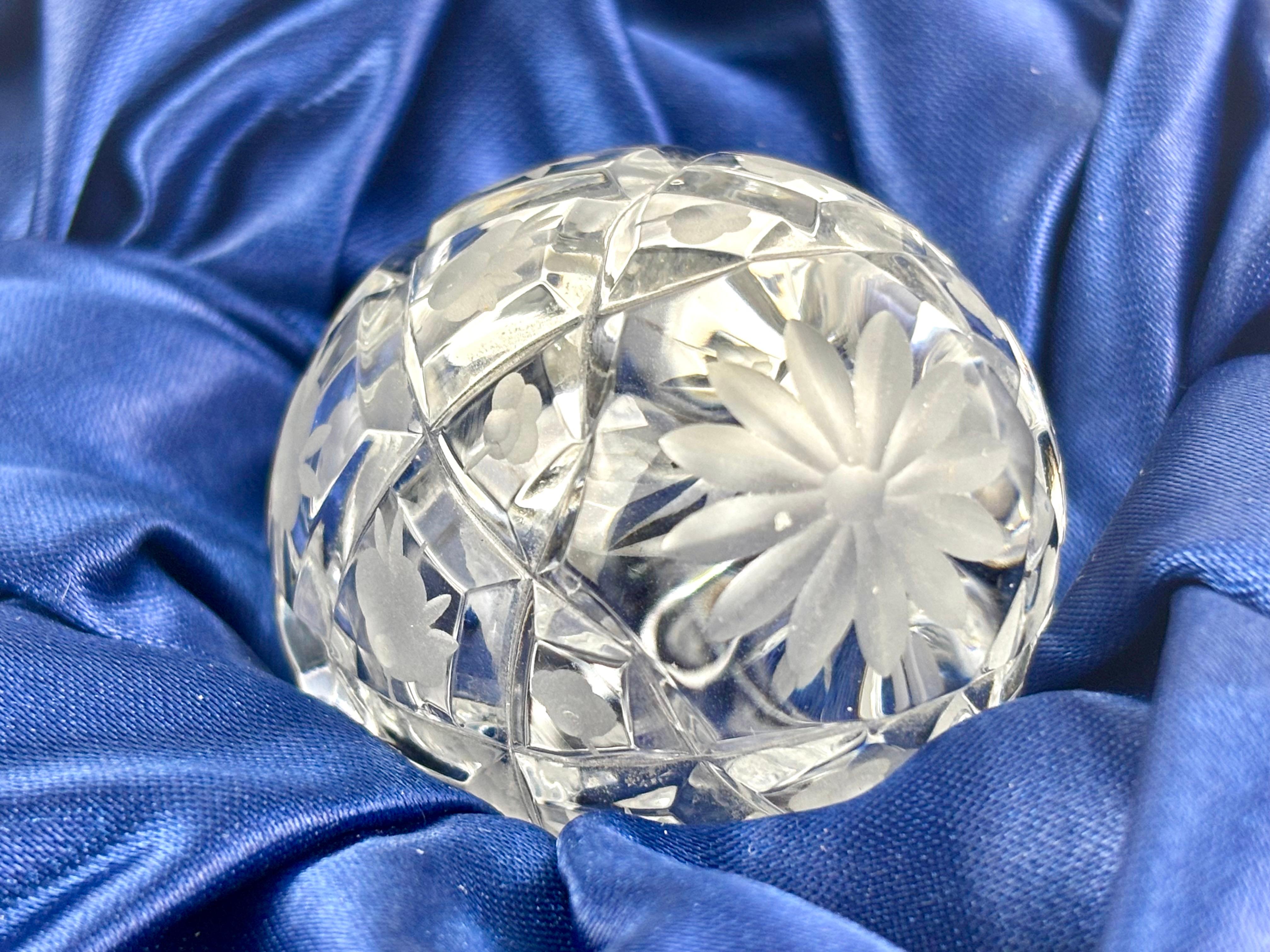 Fabergé - Huevo de cristal de roca y bronce -  Con certificado y caja original For Sale 4