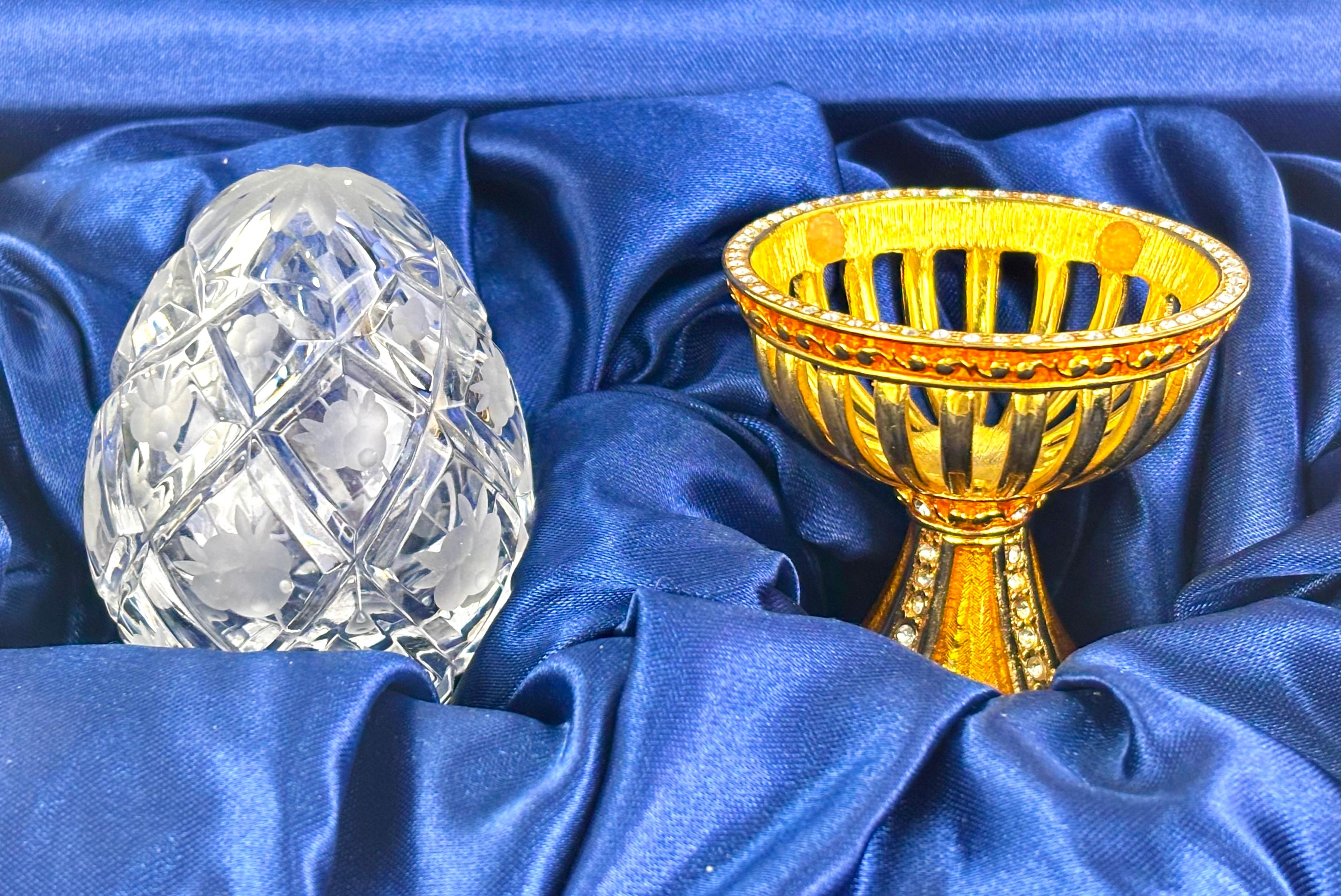 Fabergé - Huevo de cristal de roca y bronce -  Con certificado y caja original For Sale 5