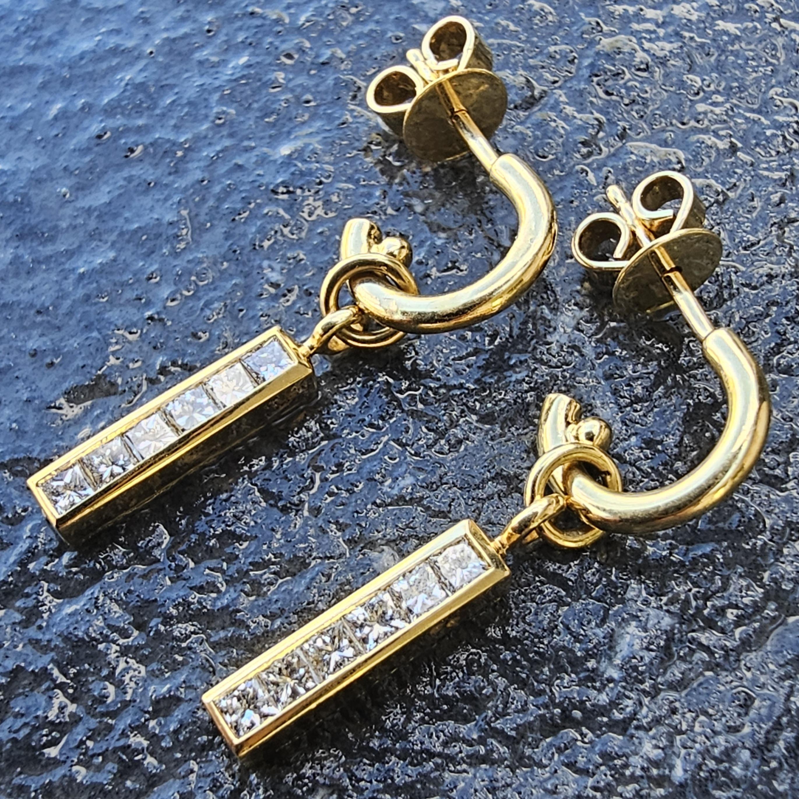Theo Fennell Boucles d'oreilles barrettes à diamants taille princesse en or jaune 18k 4.6g en vente 1