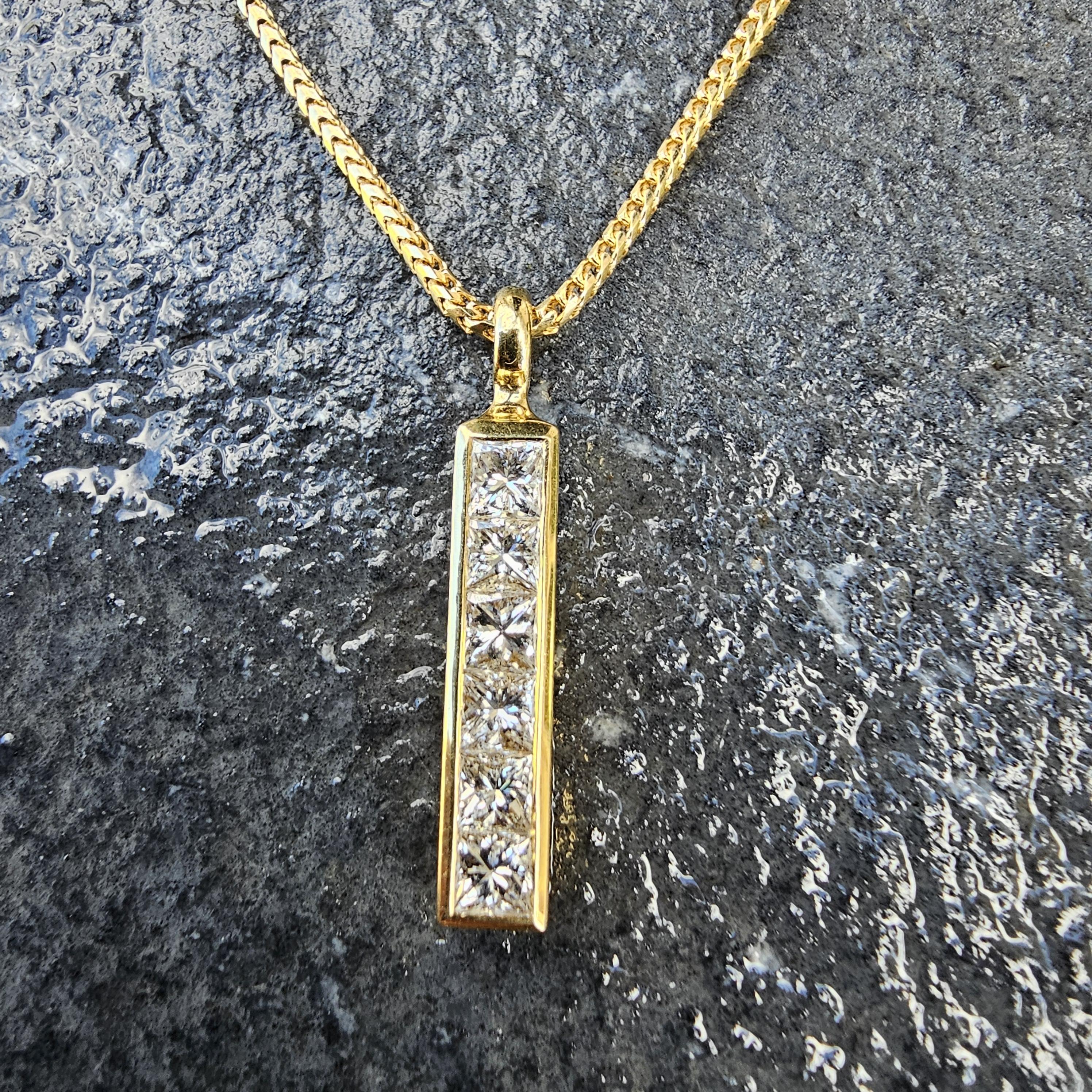 Theo Fennell Pendentif diamant taille princesse or jaune 18k Chaîne 17.5