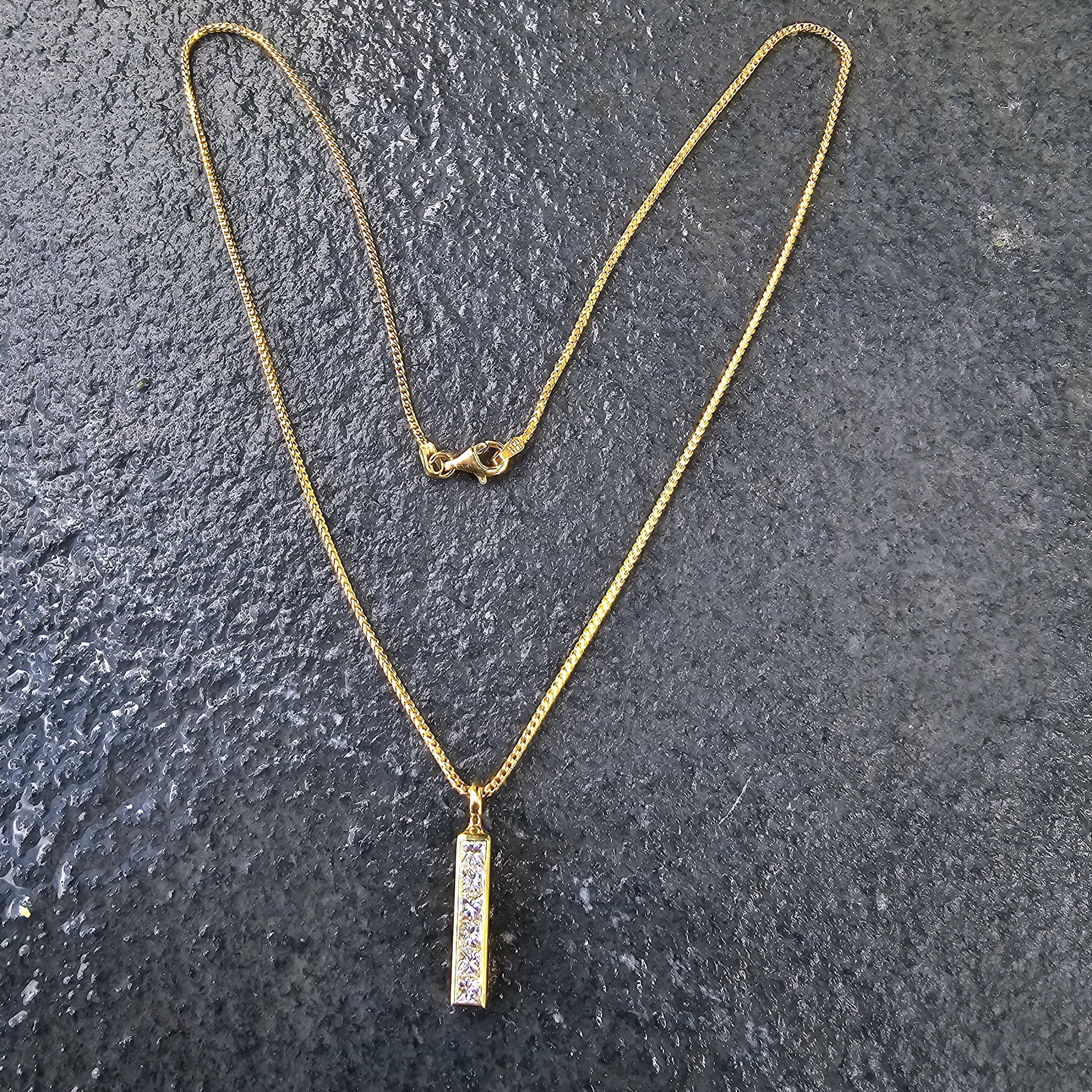 Theo Fennell Pendentif diamant taille princesse or jaune 18k Chaîne 17.5