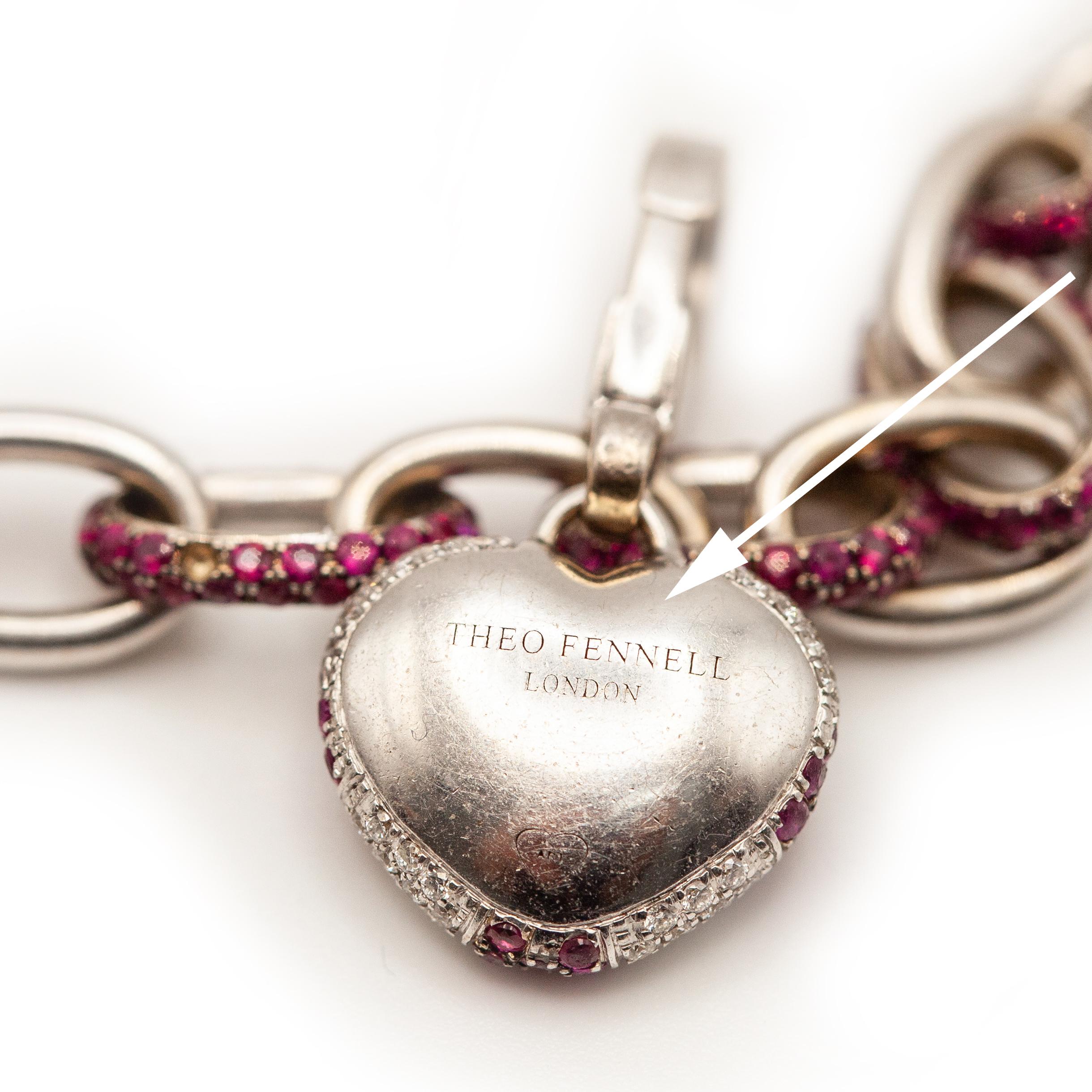 Theo Fennell Pulsera de oro blanco de 18 quilates con colgante de corazón de rubí y diamantes en venta 5