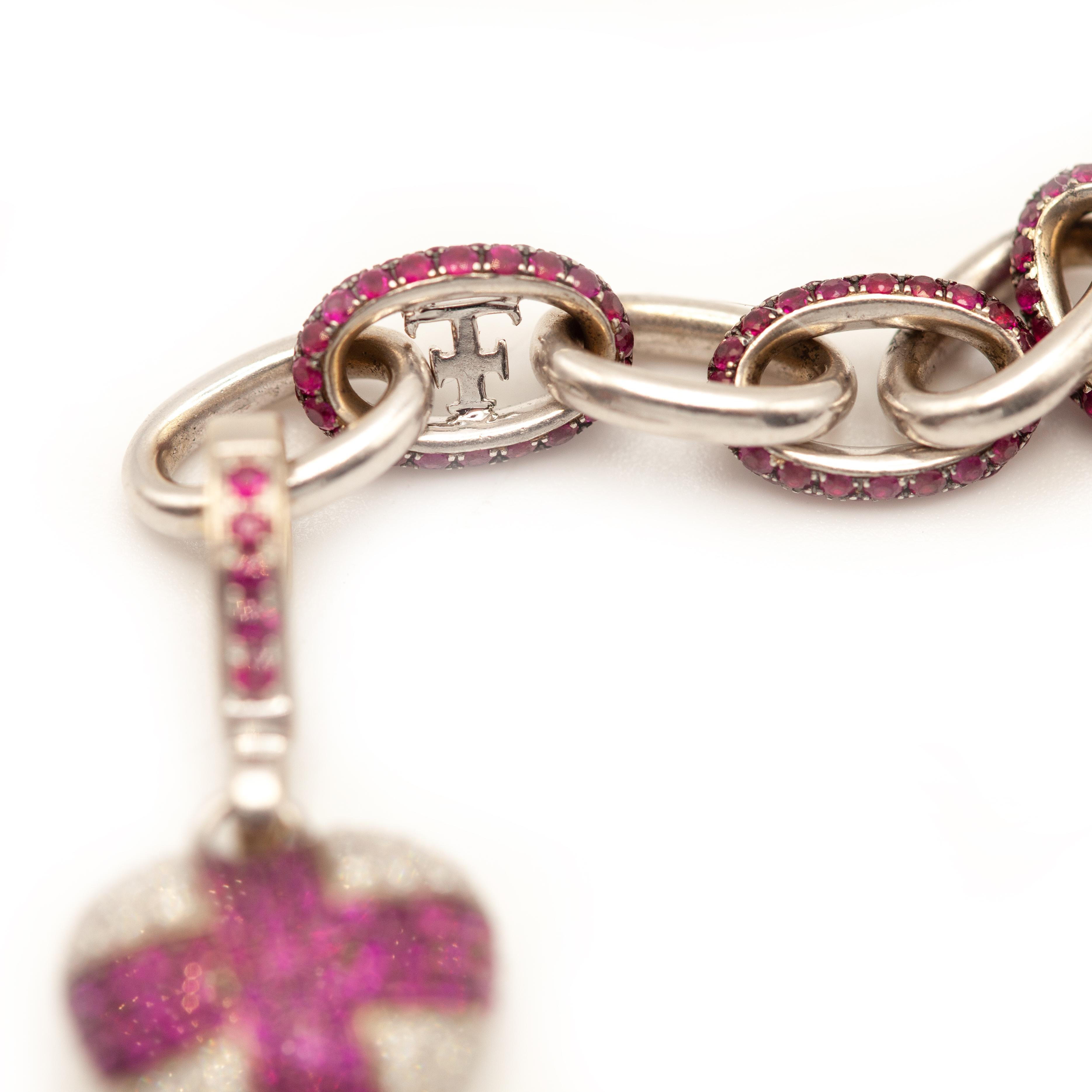 Theo Fennell Pulsera de oro blanco de 18 quilates con colgante de corazón de rubí y diamantes en venta 6