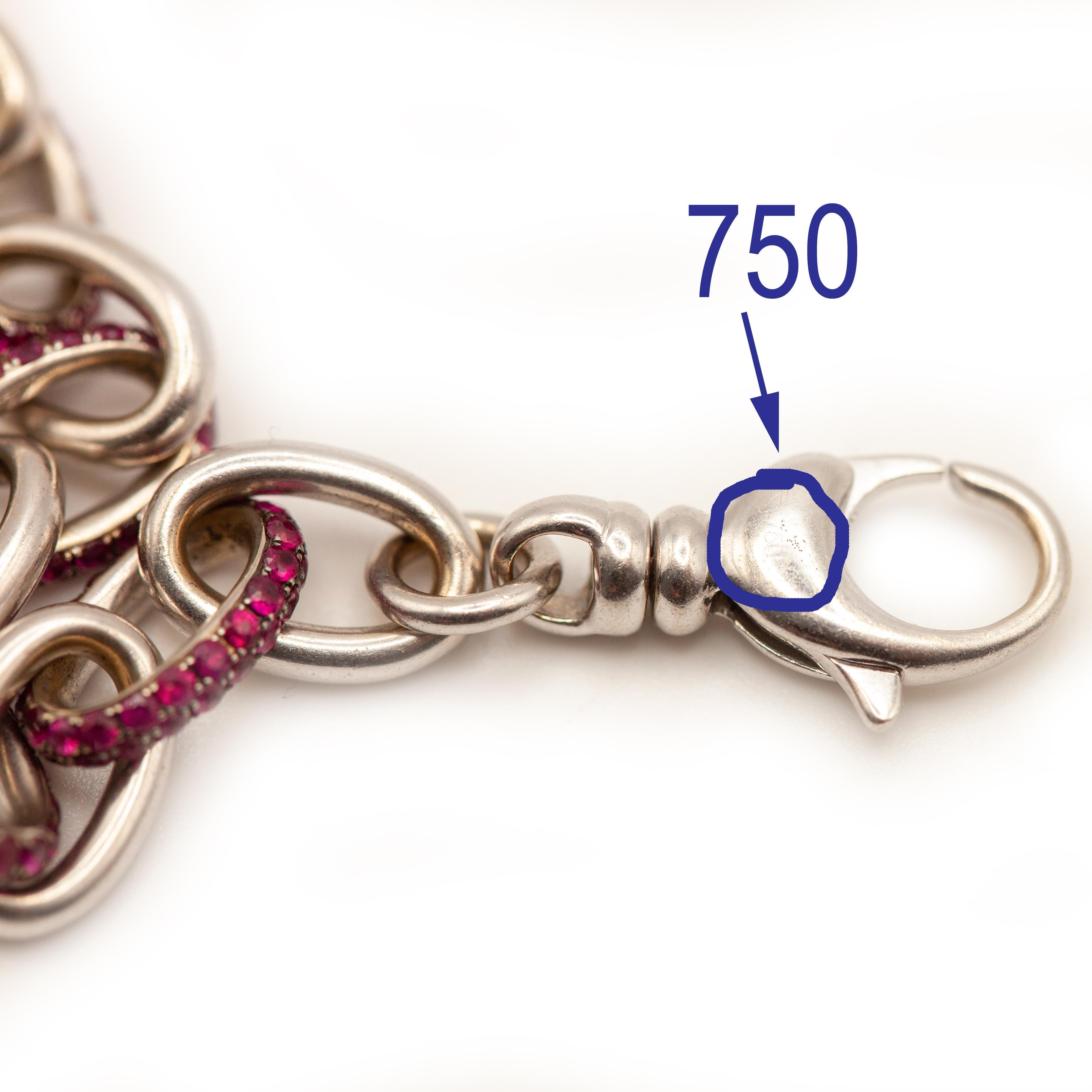 Theo Fennell Pulsera de oro blanco de 18 quilates con colgante de corazón de rubí y diamantes en venta 3