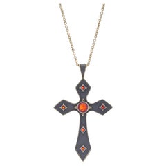 Theo Fennell Pendentif croix en or 18kt avec opales de feu