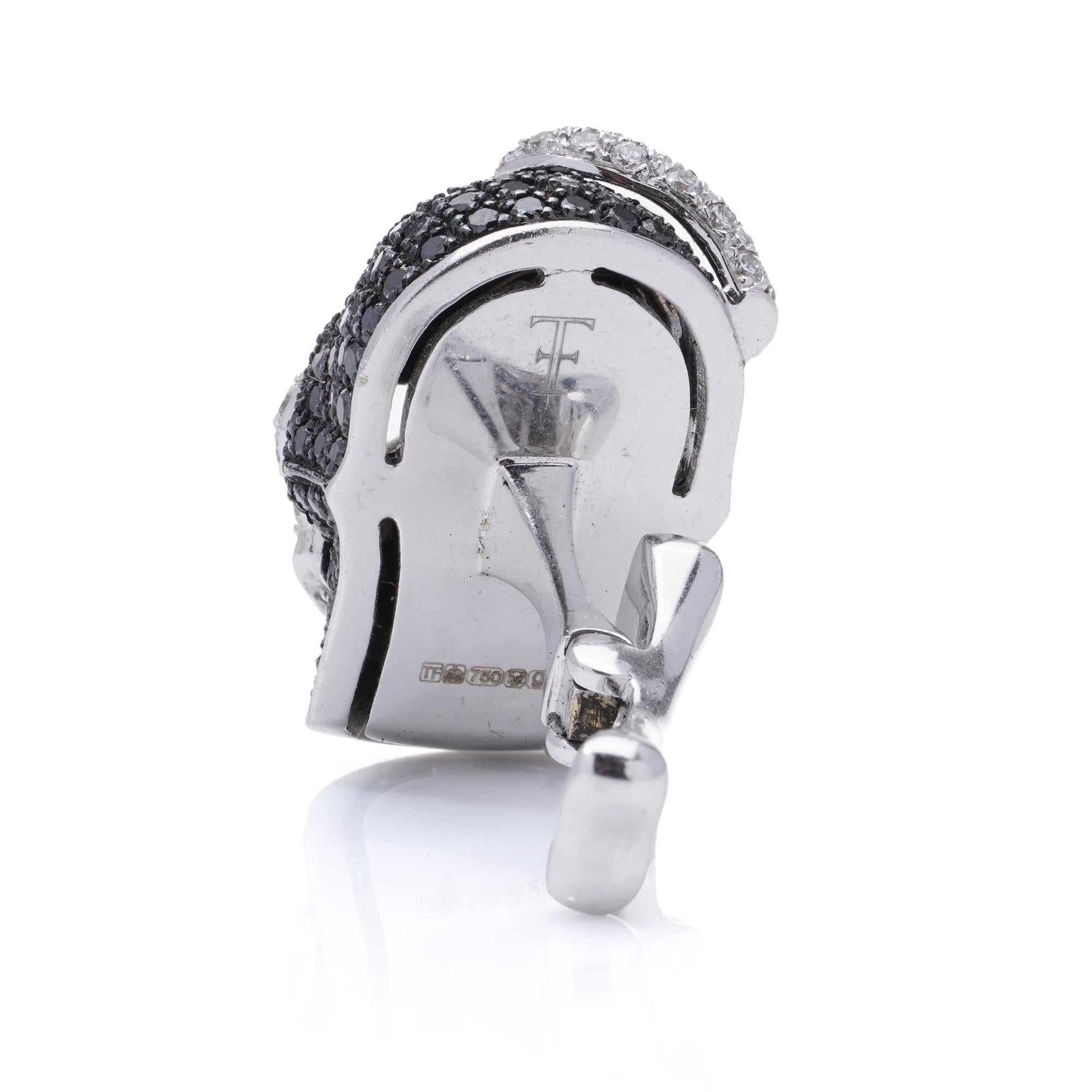 Gemelos Theo Fennell de oro blanco de 18 quilates con diamante negro y calavera de diamantes Corte brillante en venta
