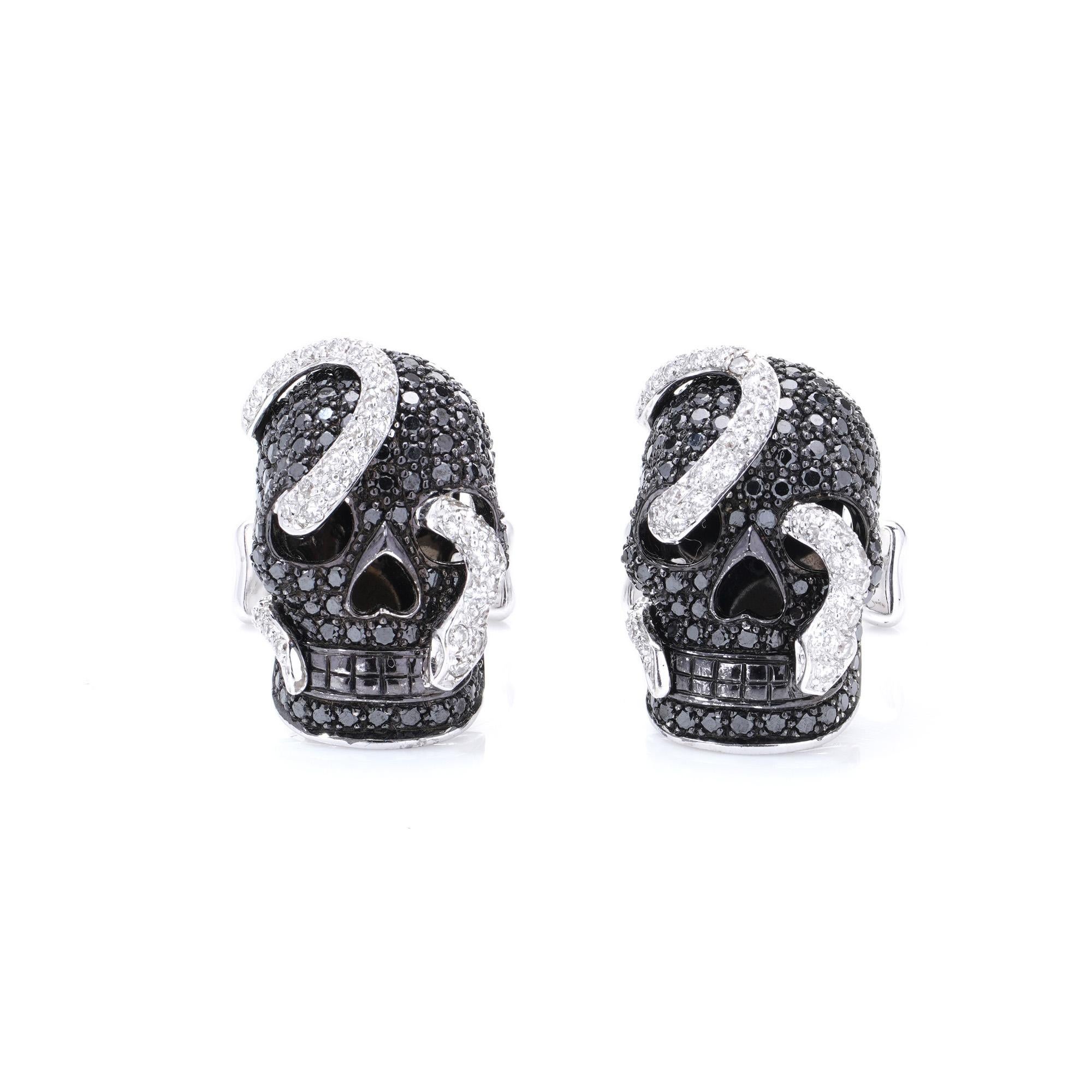 Gemelos Theo Fennell de oro blanco de 18 quilates con diamante negro y calavera de diamantes en venta 2