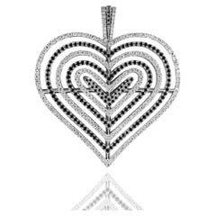 Theo Fennell Pendentif en forme de cœur en diamants noirs et blancs de 2,62 carats