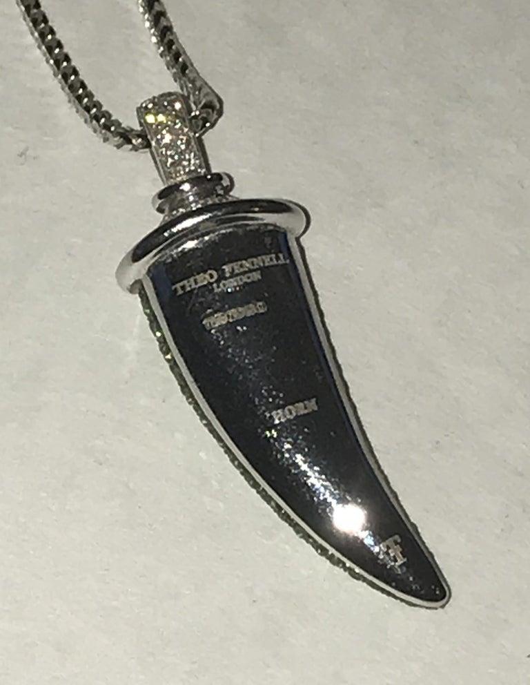 Theo Fennell, collier pendentif en diamant, tsavorite, grenat et corne de grenat en vente 3