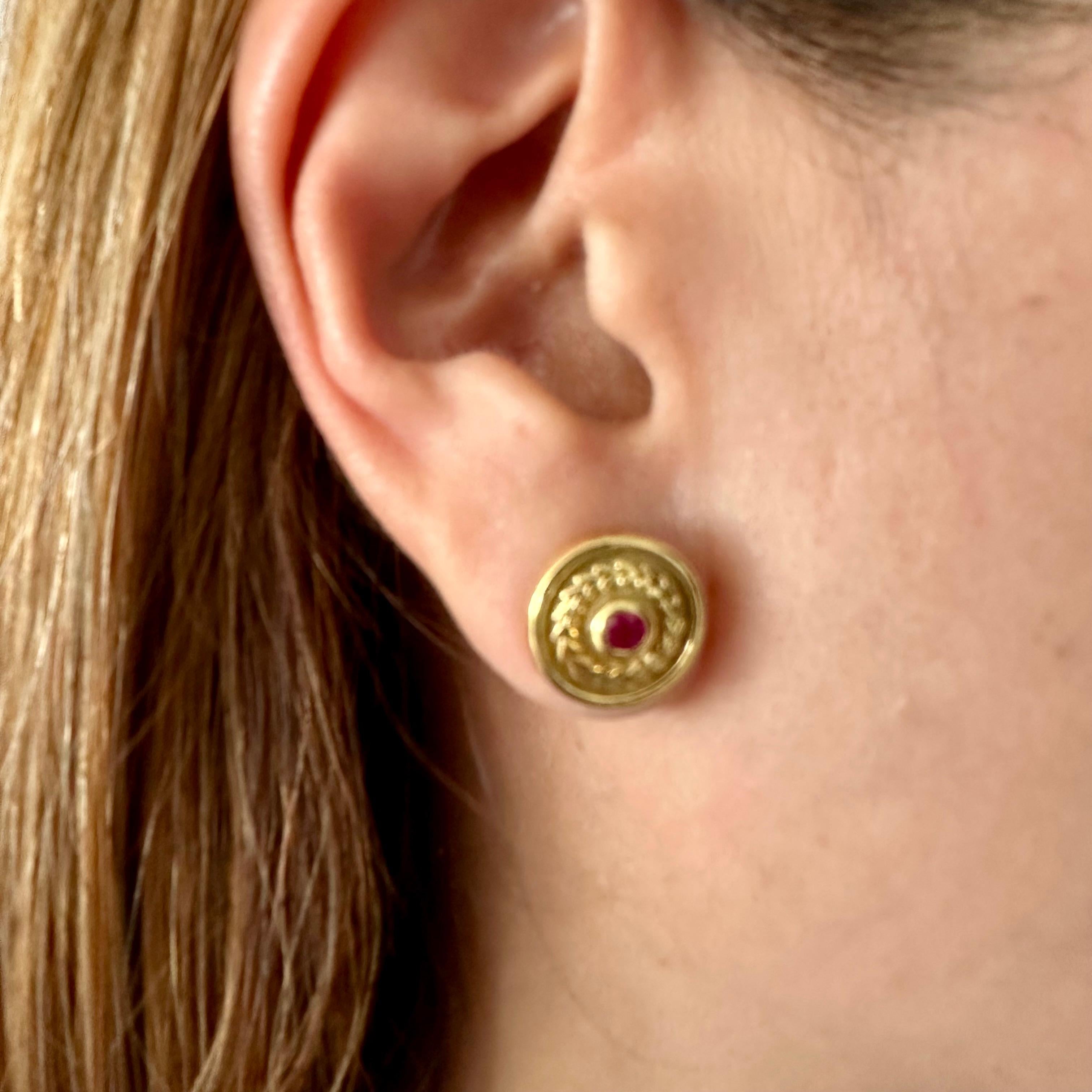Theo Fennell Lief Collection Boucles d'oreilles en or jaune avec rubis Unisexe en vente