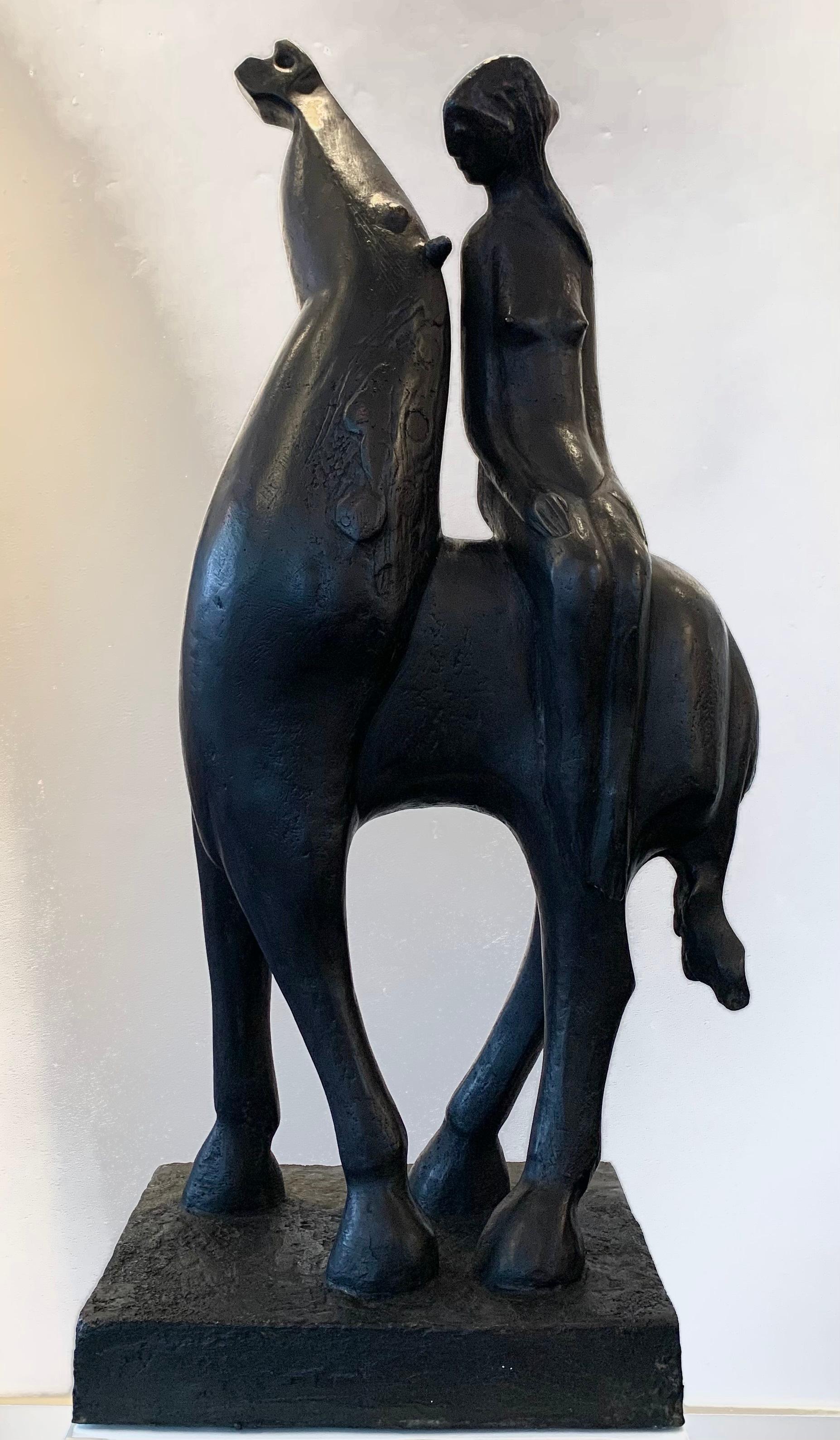 Sculpture de cheval Amazone en bronze mythologie, en stock  - Or Figurative Sculpture par Theo Mackaay