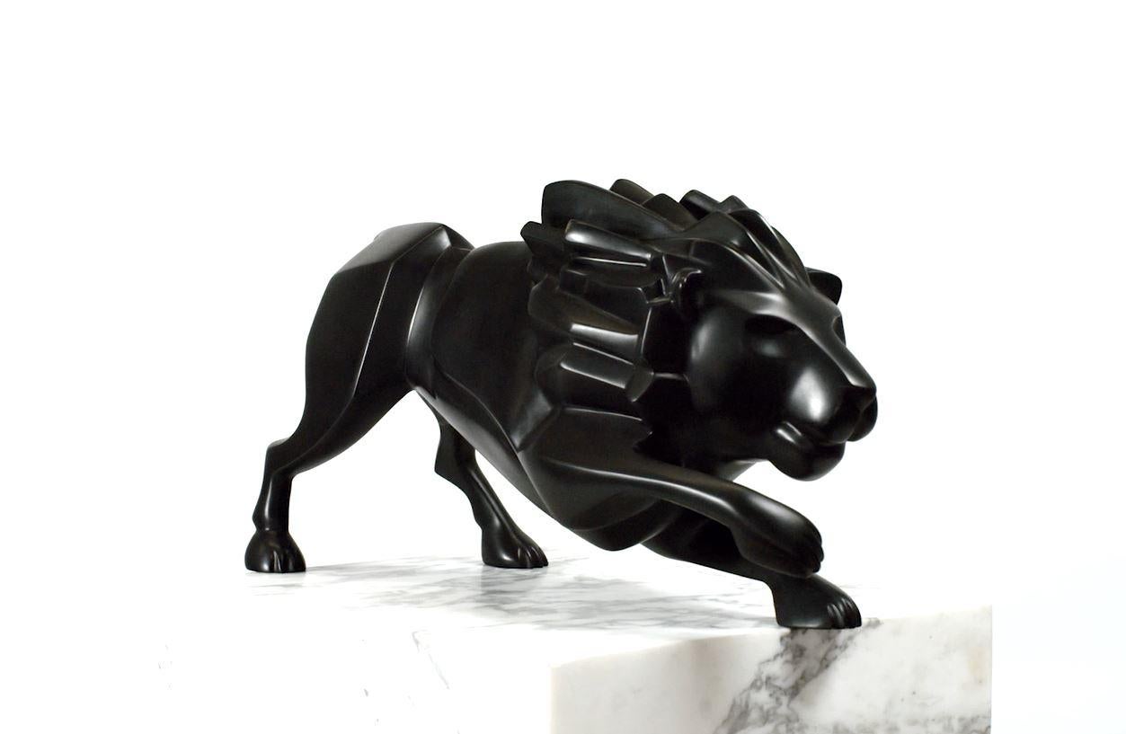 Sculpture en bronze signée du signe du zodiaque Leeuw Lio Lion Constellation Astrology Patine noire en vente 2