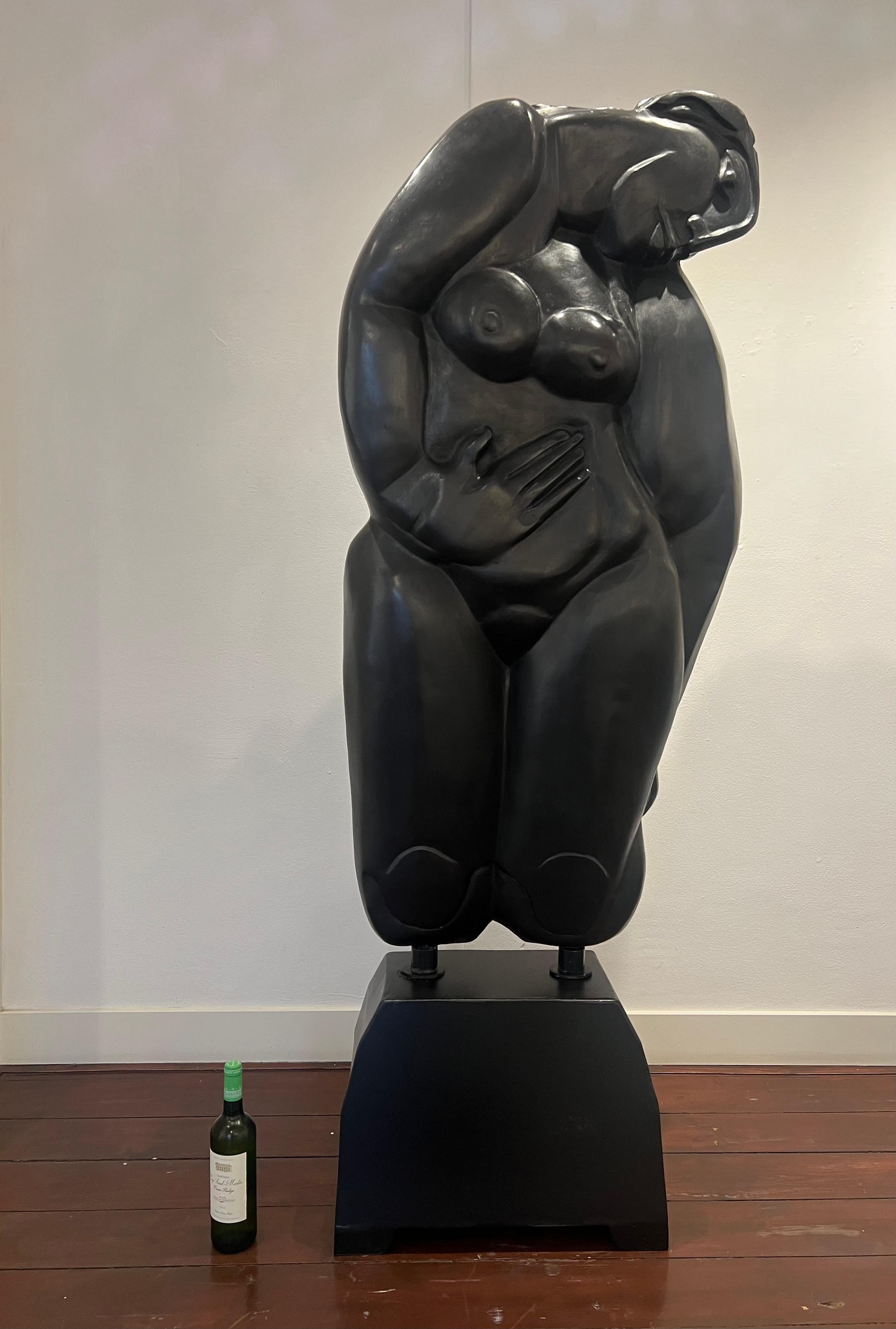 Lethargie Bronze-Skulptur Big Outdoors Indoors Vorrätig 
Theo Mackaay (1950)

Mackaay arbeitet mit erkennbaren Formen: Frauen, Männer und Tiere, mit einem Fingerzeig auf die ursprüngliche Form. Archetypische Motive wie Krieger, Frauen, Pferde,