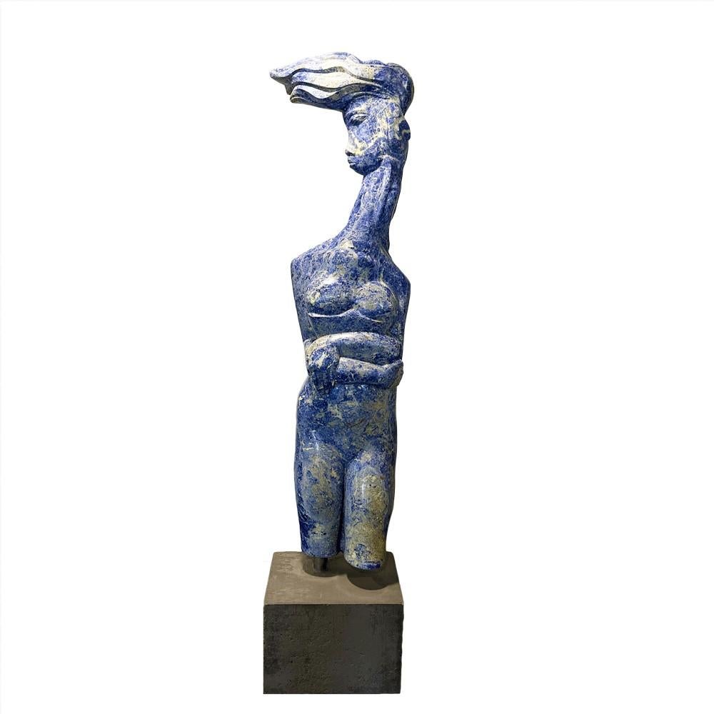 Theo Mackaay Figurative Sculpture – Prada-Skulptur, Lapislazuli auf Marmor, große blaue Kunst, auf Lager 