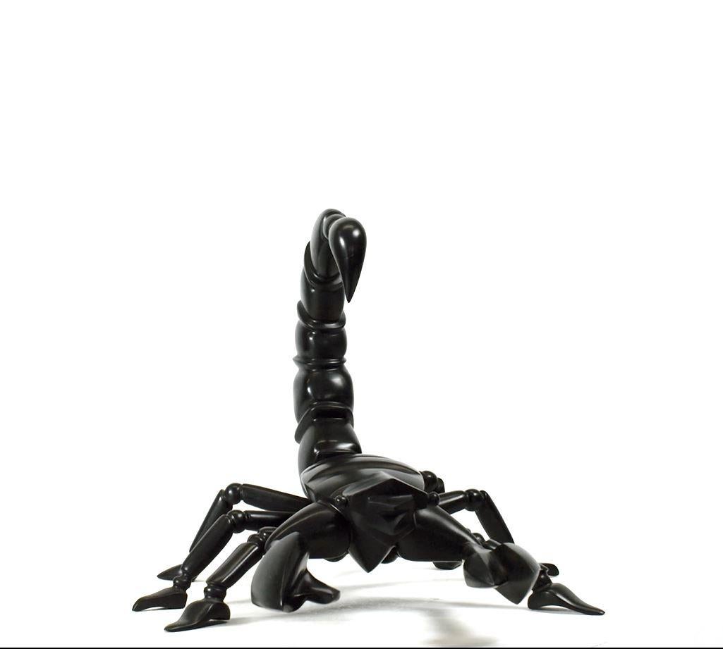 Schorpioen Scorpion Scorpion Bronze Sculpture Signe du Zodiaque Constellation Astrologie 

Theo Mackaay (1950)

Mackaay travaille avec des formes reconnaissables : femmes, hommes et animaux, avec un pointeur sur la forme primitive. Des motifs