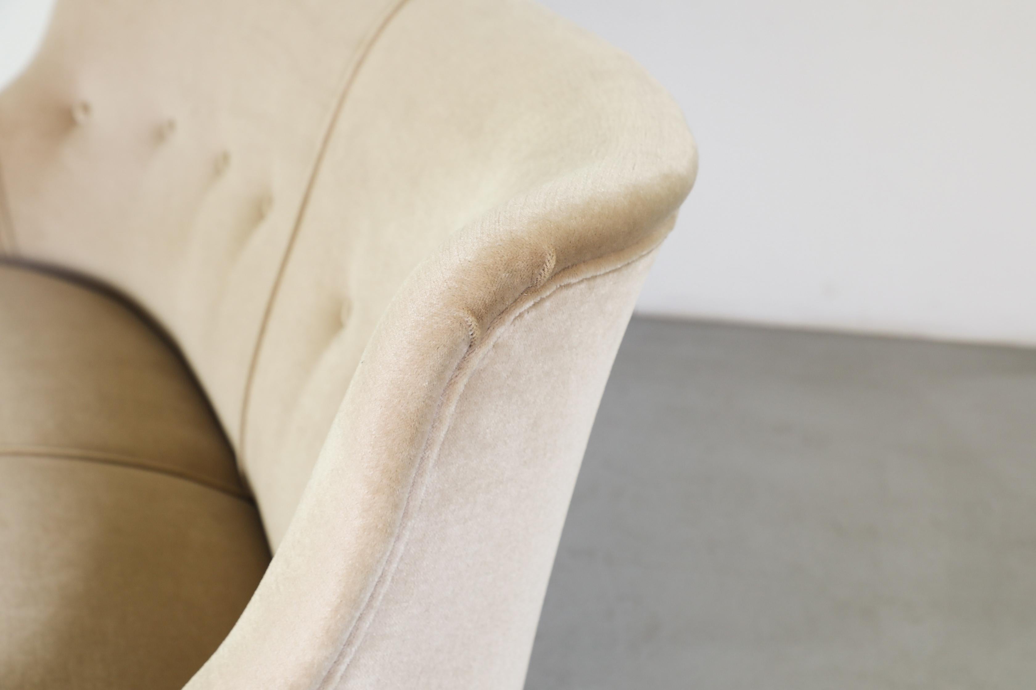 Theo Ruth Canapé en mohair beige pour Artifort en vente 9